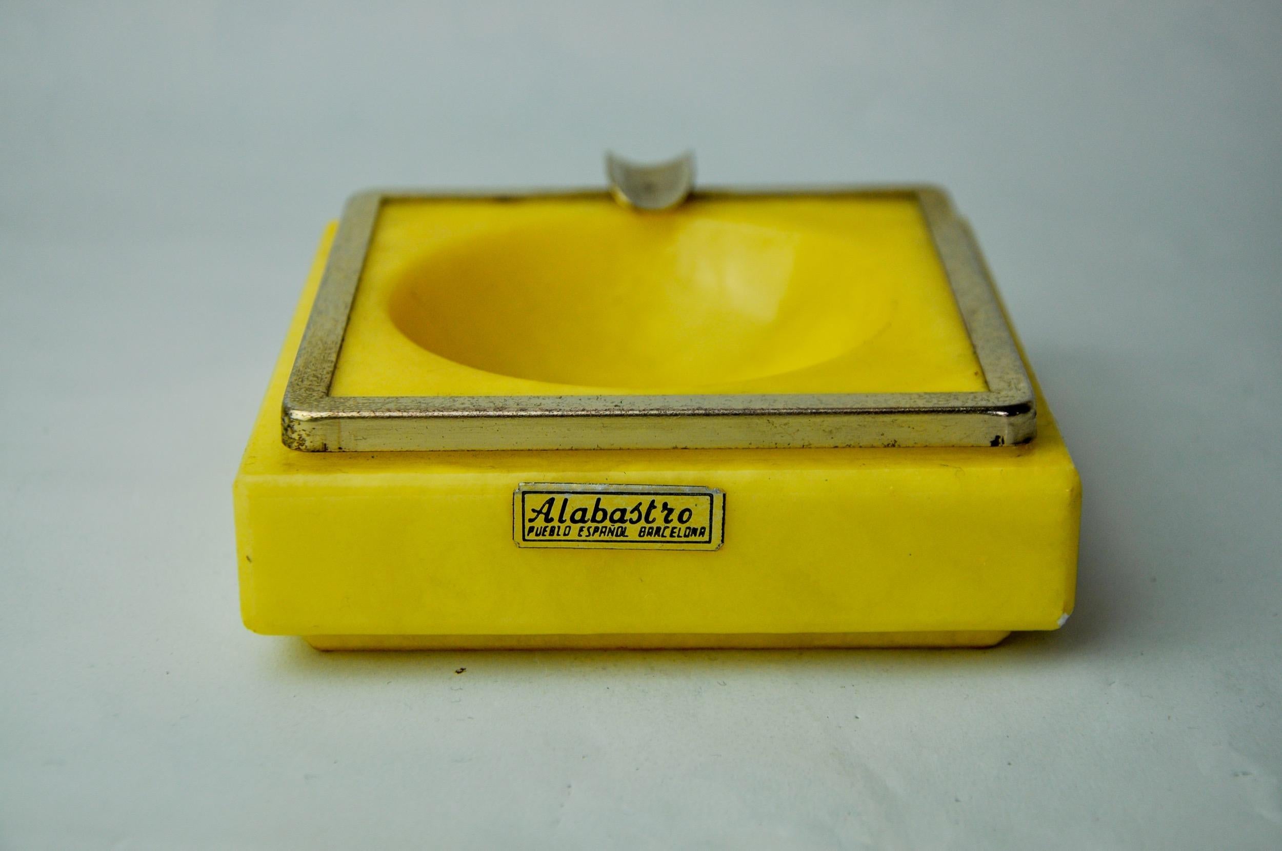 Hollywood Regency Yellow alabaster ashtray, Spain, 1970