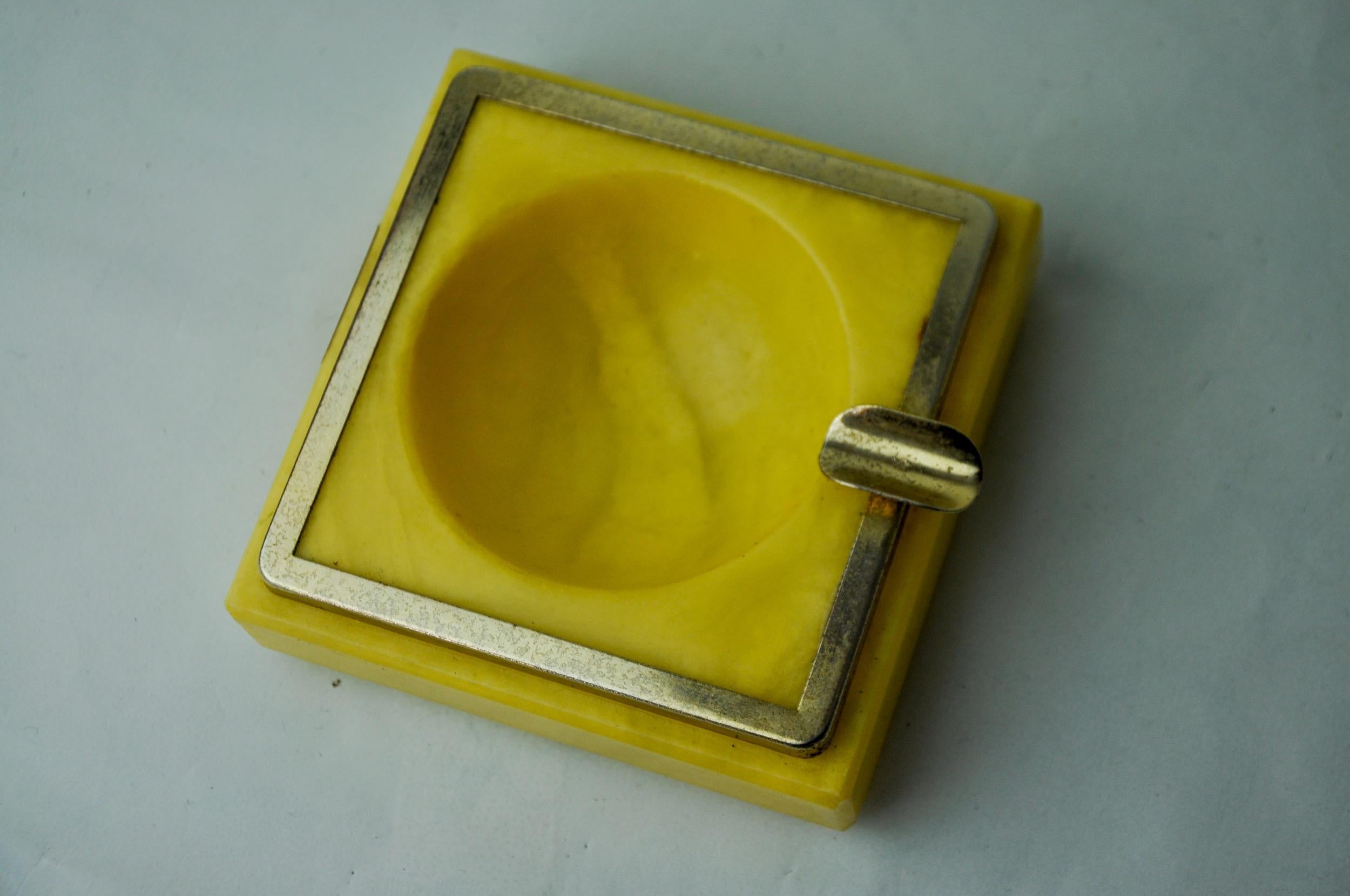 Yellow alabaster ashtray, Spain, 1970 In Good Condition In BARCELONA, ES