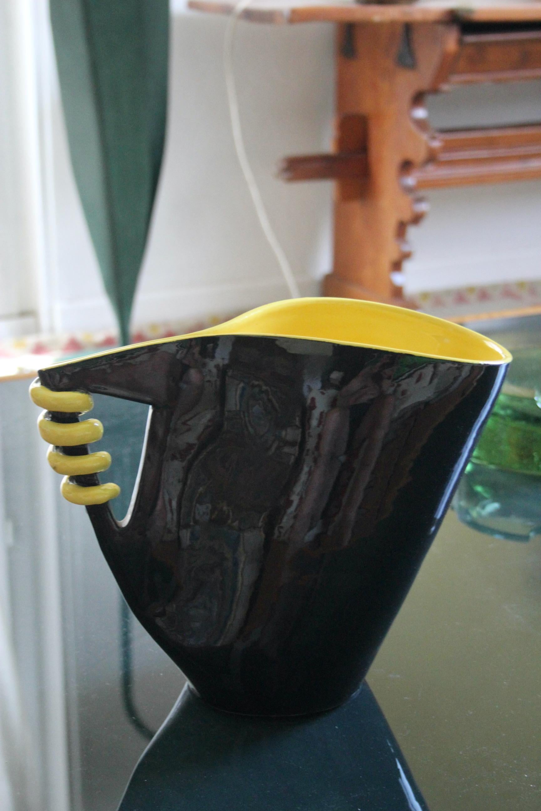 Yellow and black ceramic French pichet In Good Condition For Sale In grand Lancy, CH