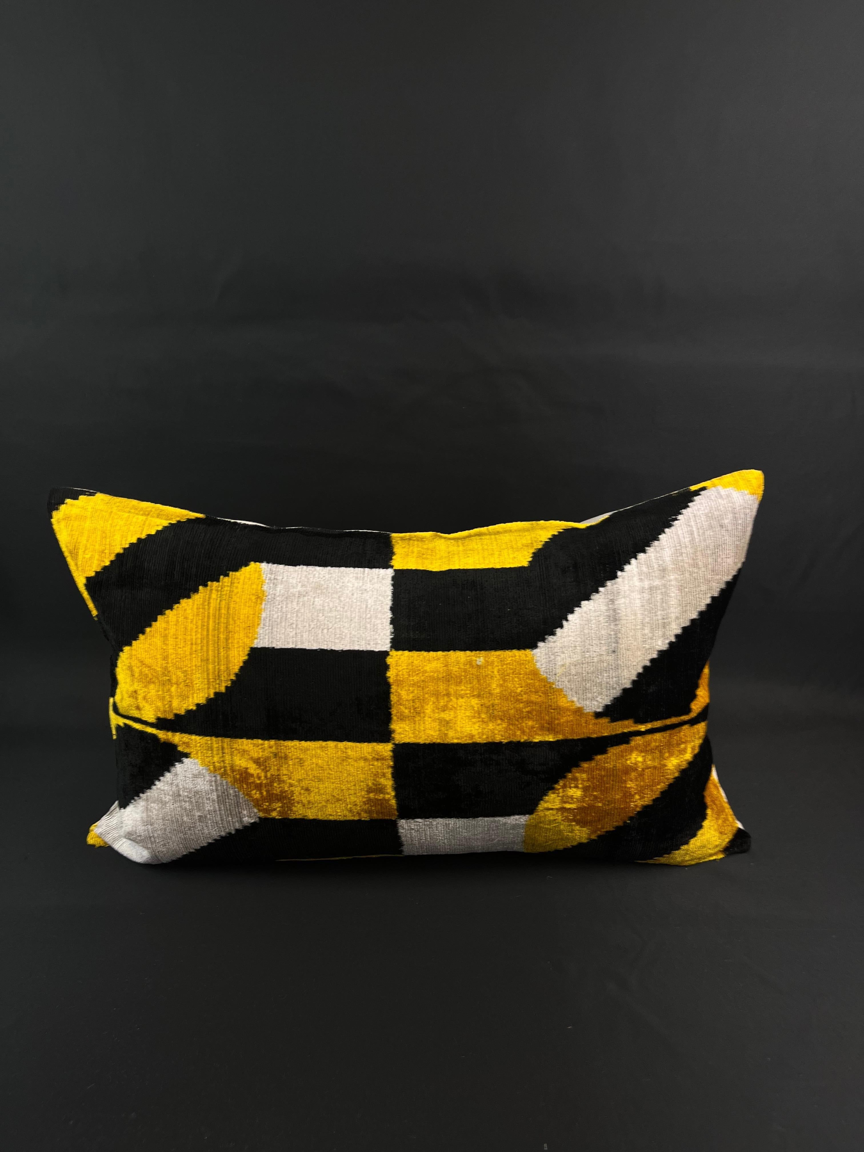 Yellow and Black Velvet Silk Ikat Pillow Cover In New Condition For Sale In Houston, TX