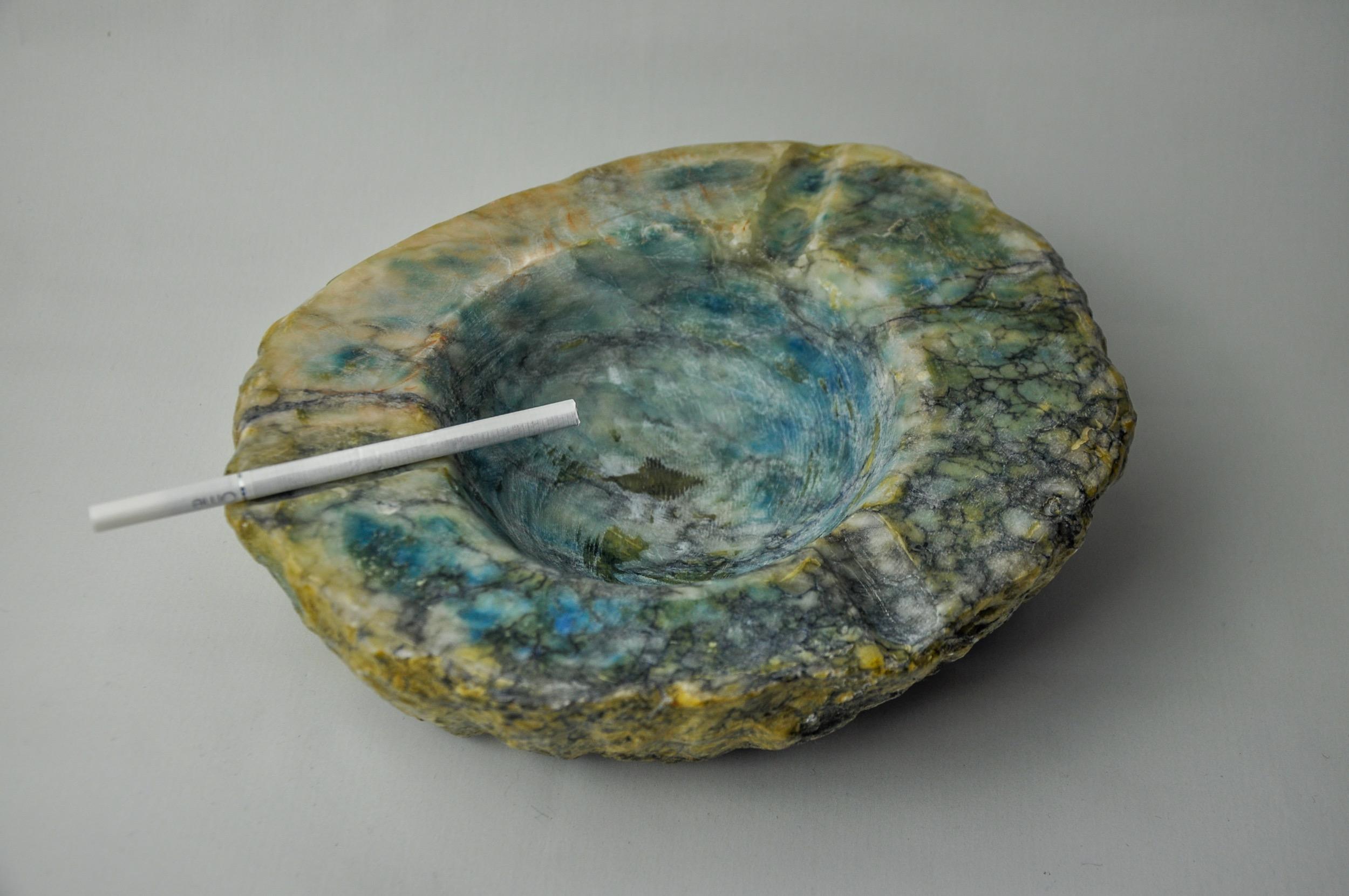 Rare alabaster ashtray designated and produced by Romano Bianchi in Italy in the 1970s. Large size handcrafted yellow and bluish alabaster ashtray. Decorative object that will bring a real designer touch to your interior. Ref: 1192b.