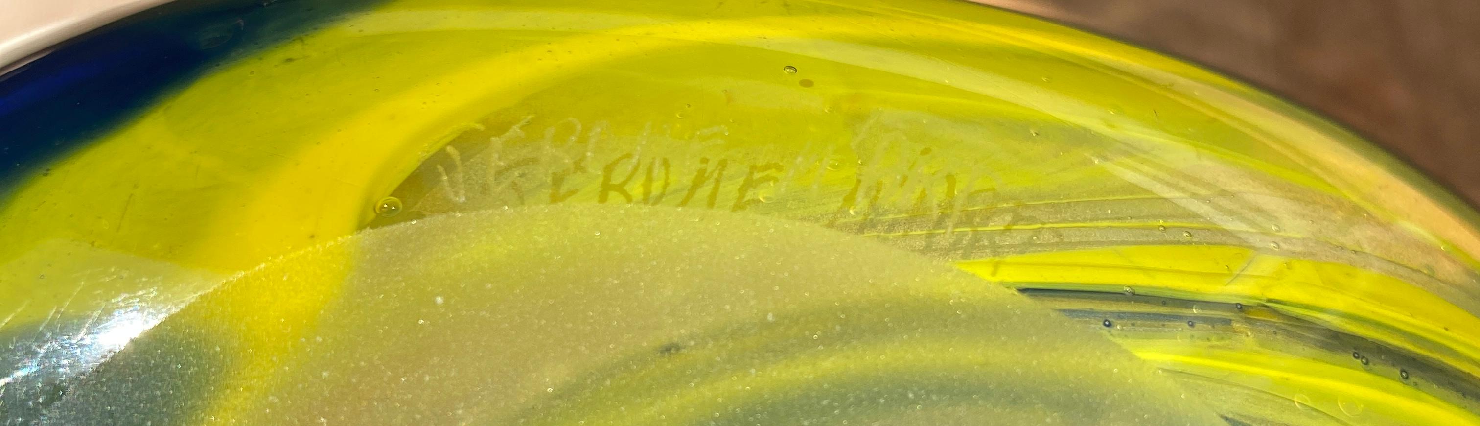 20ième siècle Vase en verre d'art jaune et bleu signé Jerome M'Art en vente