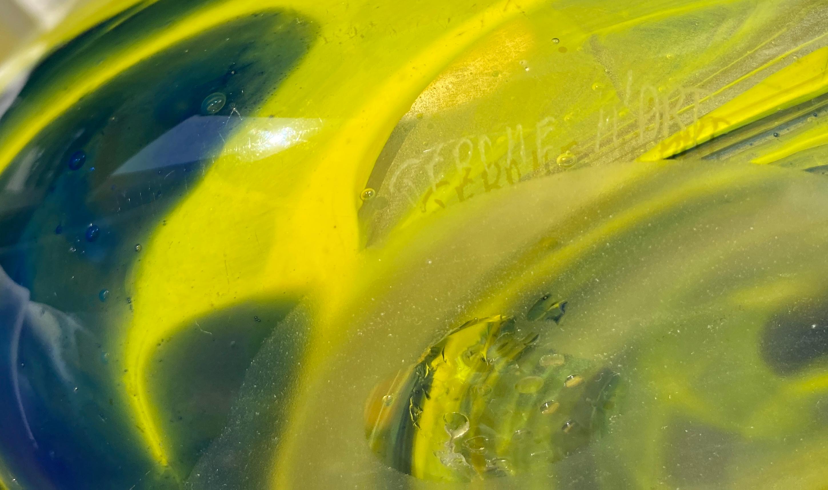 Verre d'art Vase en verre d'art jaune et bleu signé Jerome M'Art en vente
