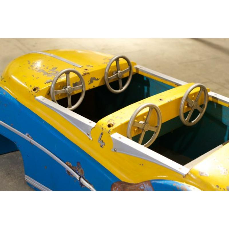 Gelber und blauer Karussellwagen, 1952 (Französisch) im Angebot