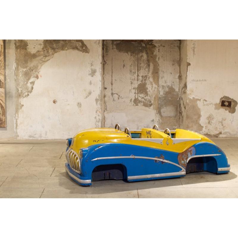 Gelber und blauer Karussellwagen, 1952 (Metall) im Angebot