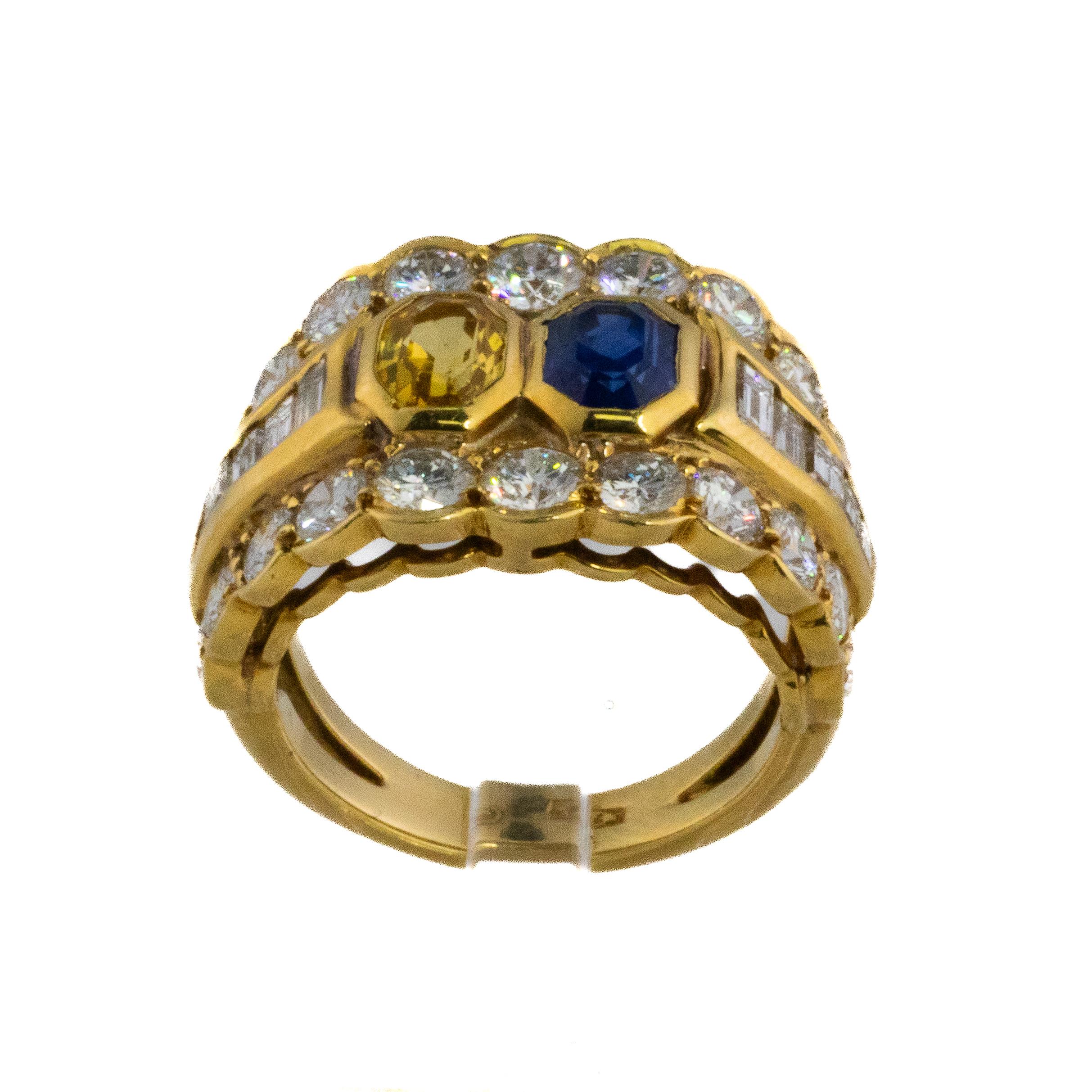 Anillo de tres filas de diamantes con zafiro amarillo y azul

Descripción: Sorprendente anillo de oro amarillo de 18 quilates con un zafiro azul octogonal y un zafiro amarillo a juego, enmarcados por un deslumbrante conjunto de diamantes redondos y