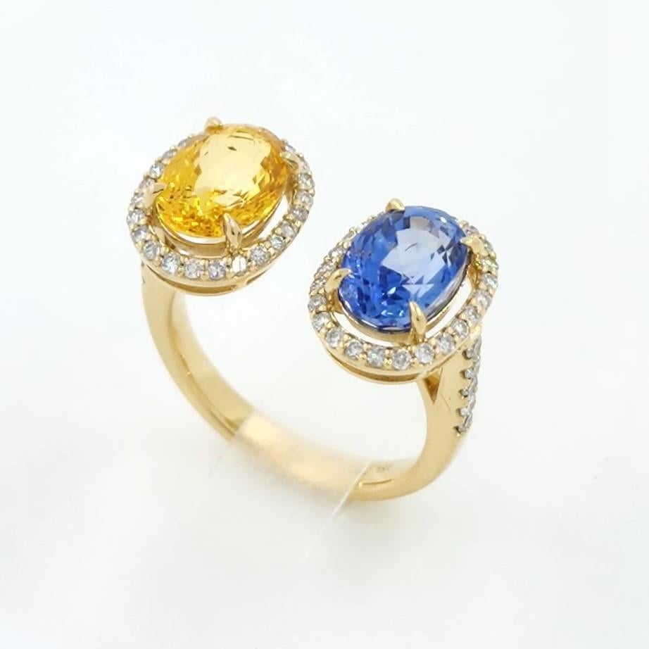 Modern Yellow and Blue Sapphire Toi Et Moi Ring in 18 Karat Yellow Gold For Sale