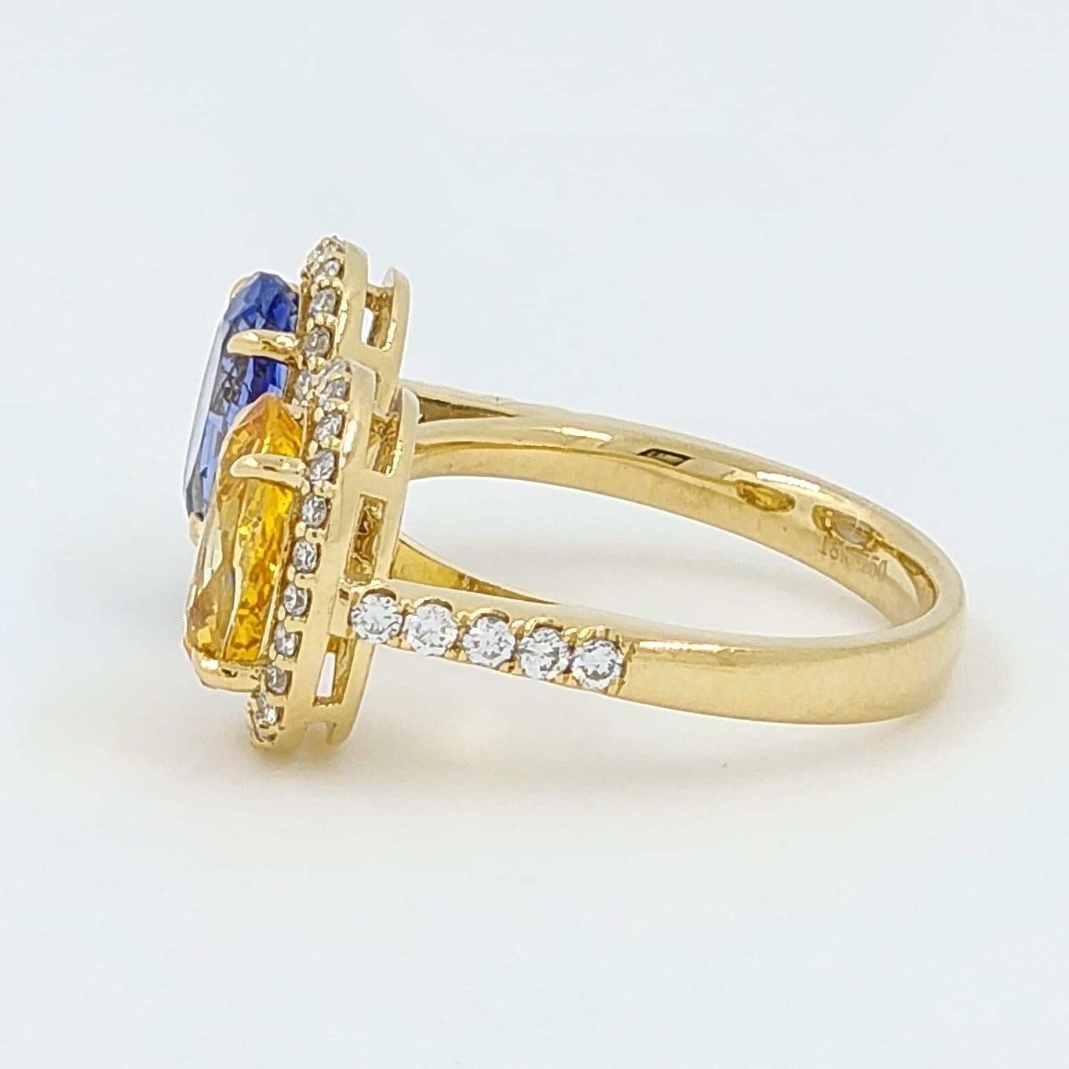 Yellow and Blue Sapphire Toi Et Moi Ring in 18 Karat Yellow Gold In New Condition For Sale In Hong Kong, HK