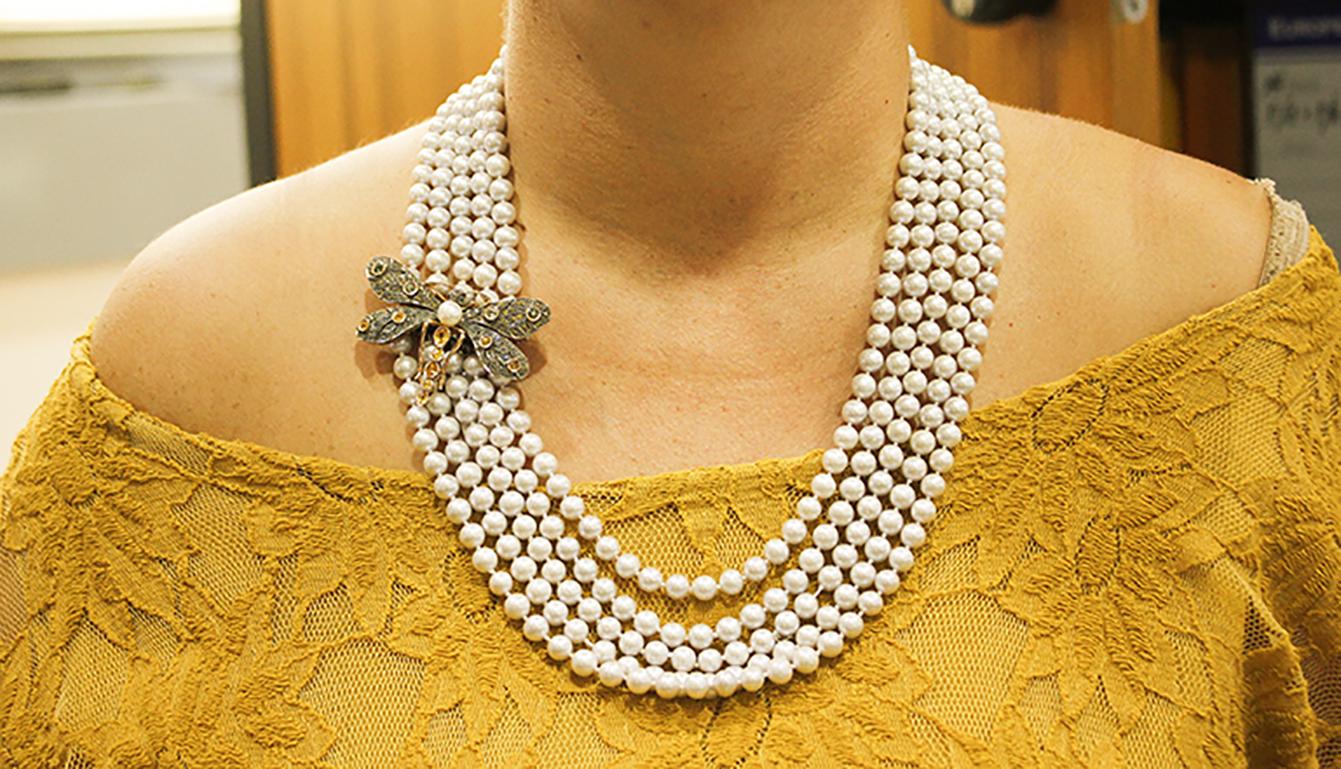 Halskette aus Roségold und Silber mit gelben und blauen Saphiren, Perlen und Diamanten Damen im Angebot
