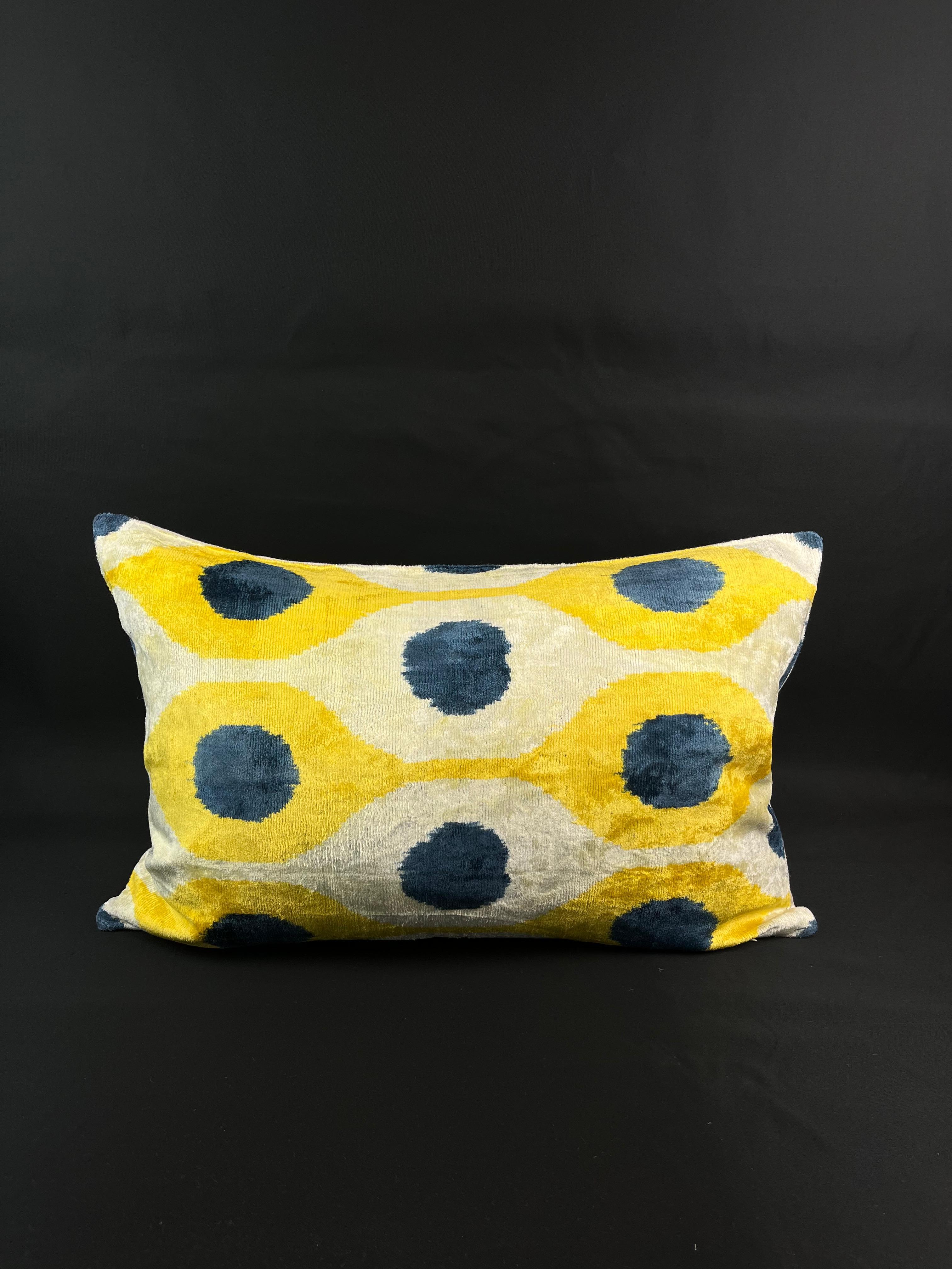 Yellow and Blue Velvet Silk Ikat Pillow Cover In New Condition For Sale In Houston, TX