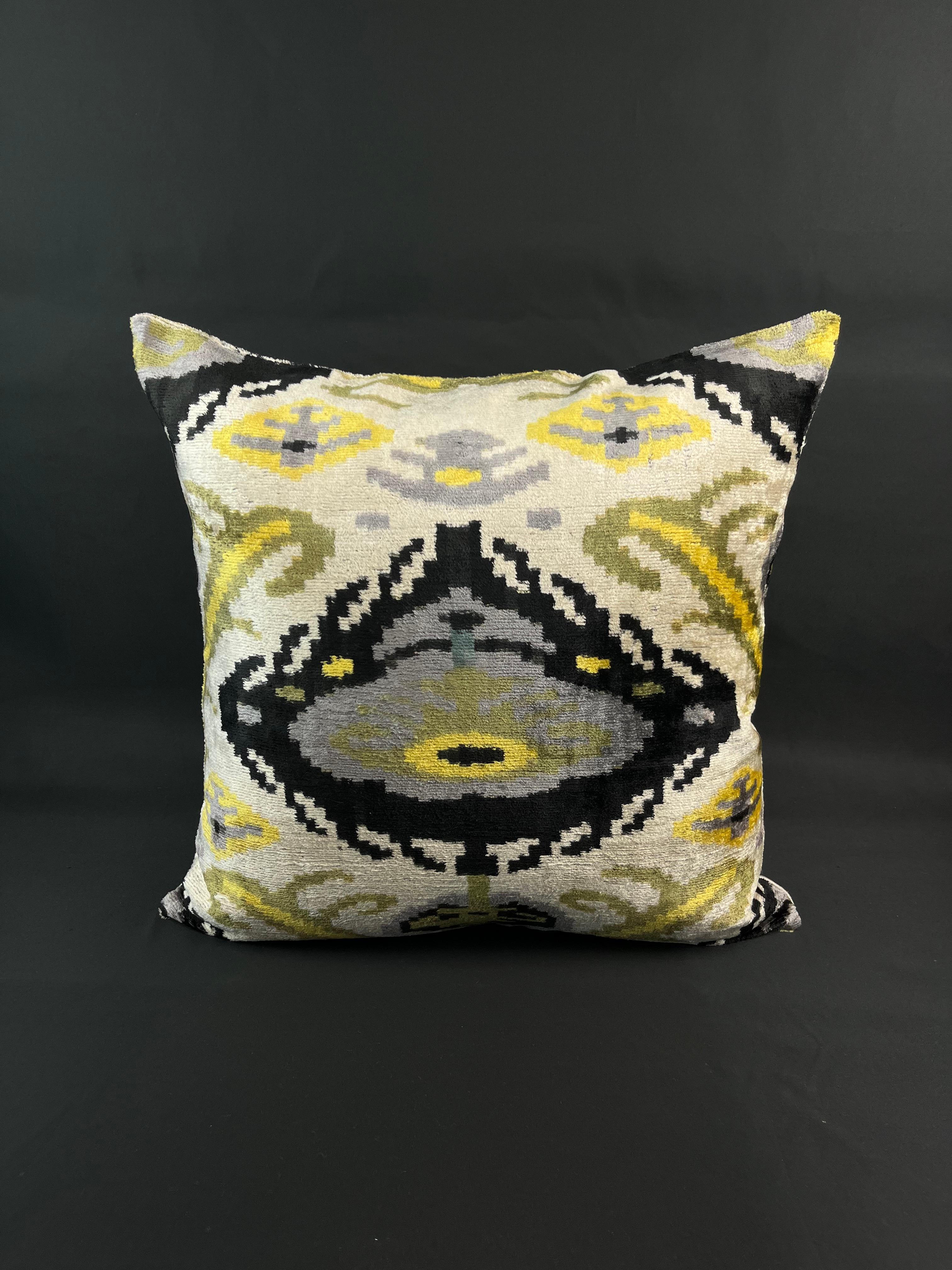 Yellow and Gray Velvet Silk Ikat Pillow Cover In New Condition In Houston, TX