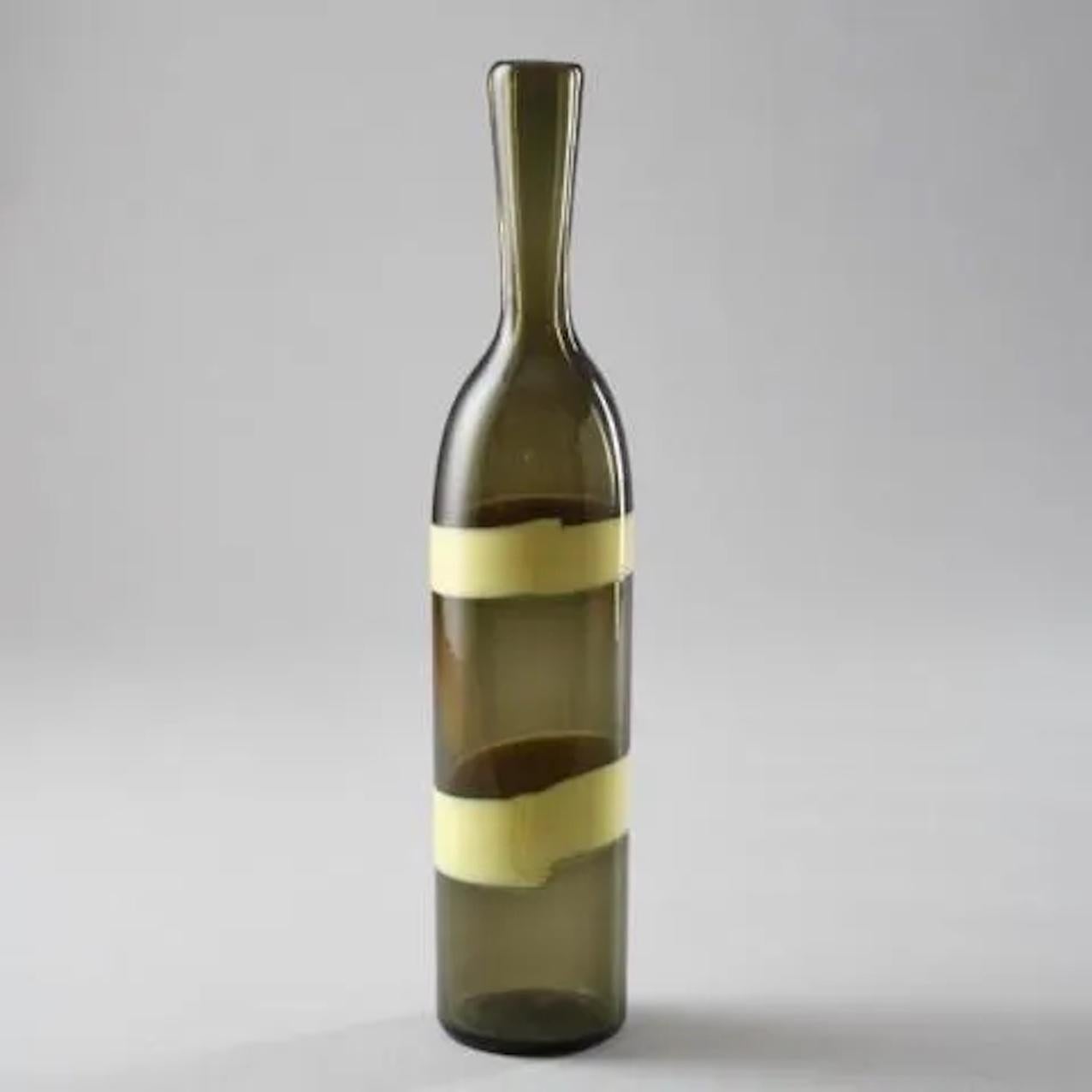 Yellow and Green Glass Bottle by Fulvio Bianconi for Venini. In Good Condition For Sale In Montreal, QC