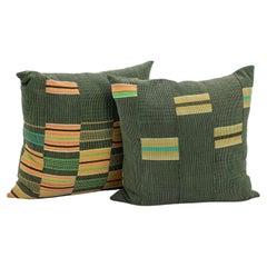 Coussins en tissu jaune et vert du Nwentoma
