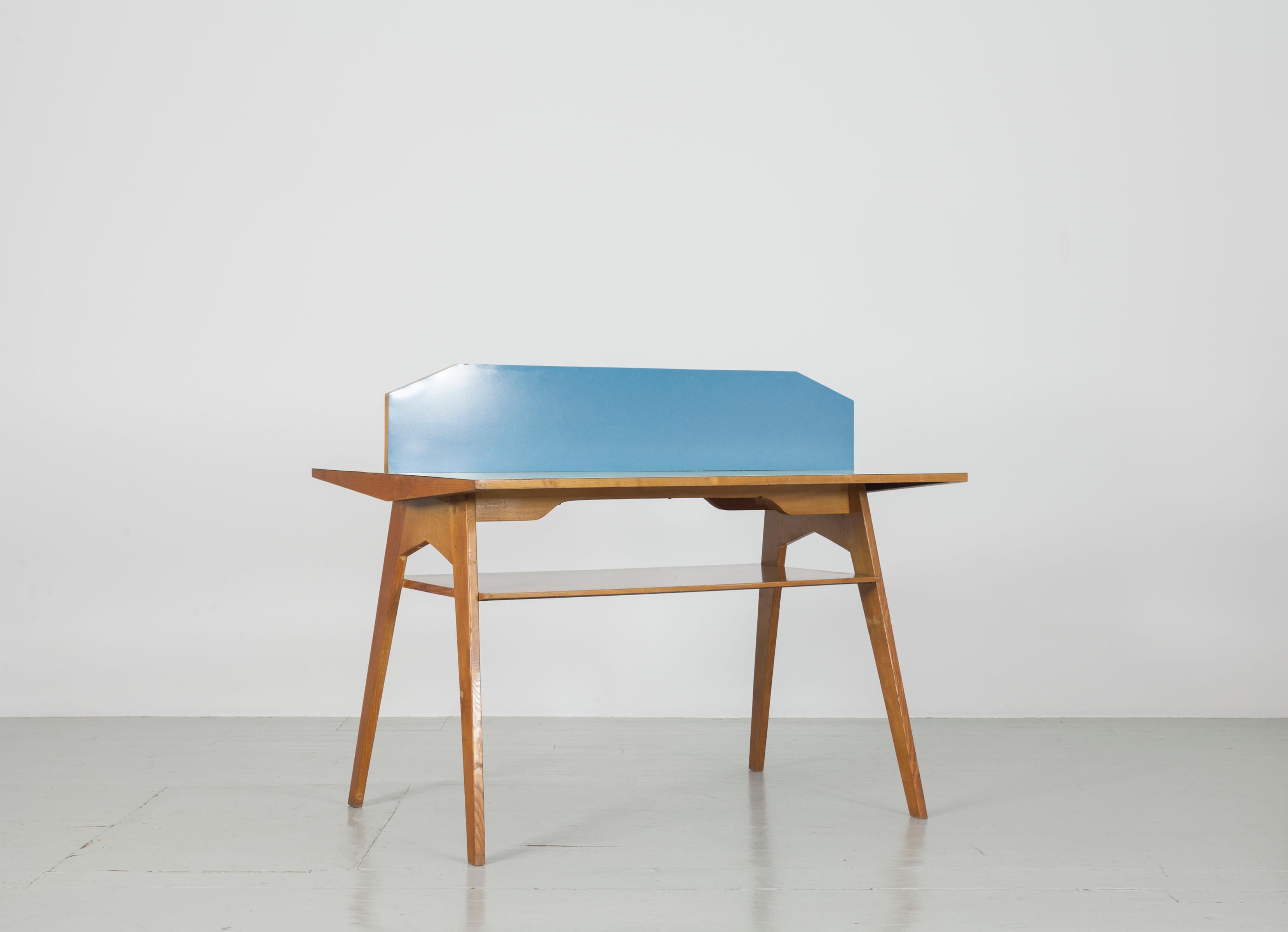 This Italian double desk was designed in the 1950s and consists mostly of maple wood. The yellow and blue coloured formica panels on the work surface and partition make the desk look playful and colourful, which is why it is an ideal piece of