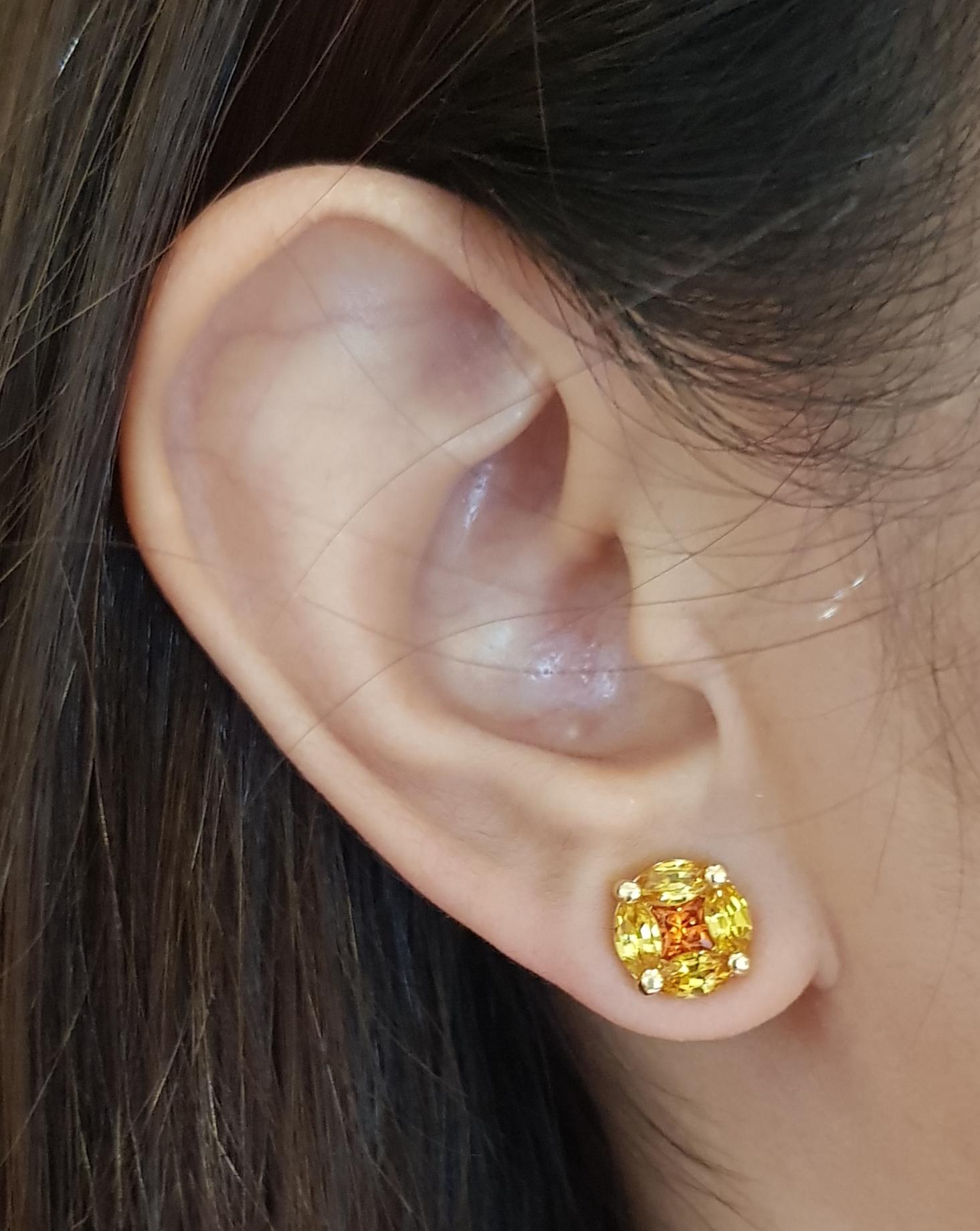Orecchini con zaffiro giallo e arancione da 4,19 carati con montatura in oro 18 carati

Larghezza:  0.9 cm 
Lunghezza:  0.9 cm
Peso totale: 4,22 grammi

