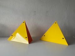 Paire d'appliques à prisme triangulaire jaune et orange, 1970, Allemagne