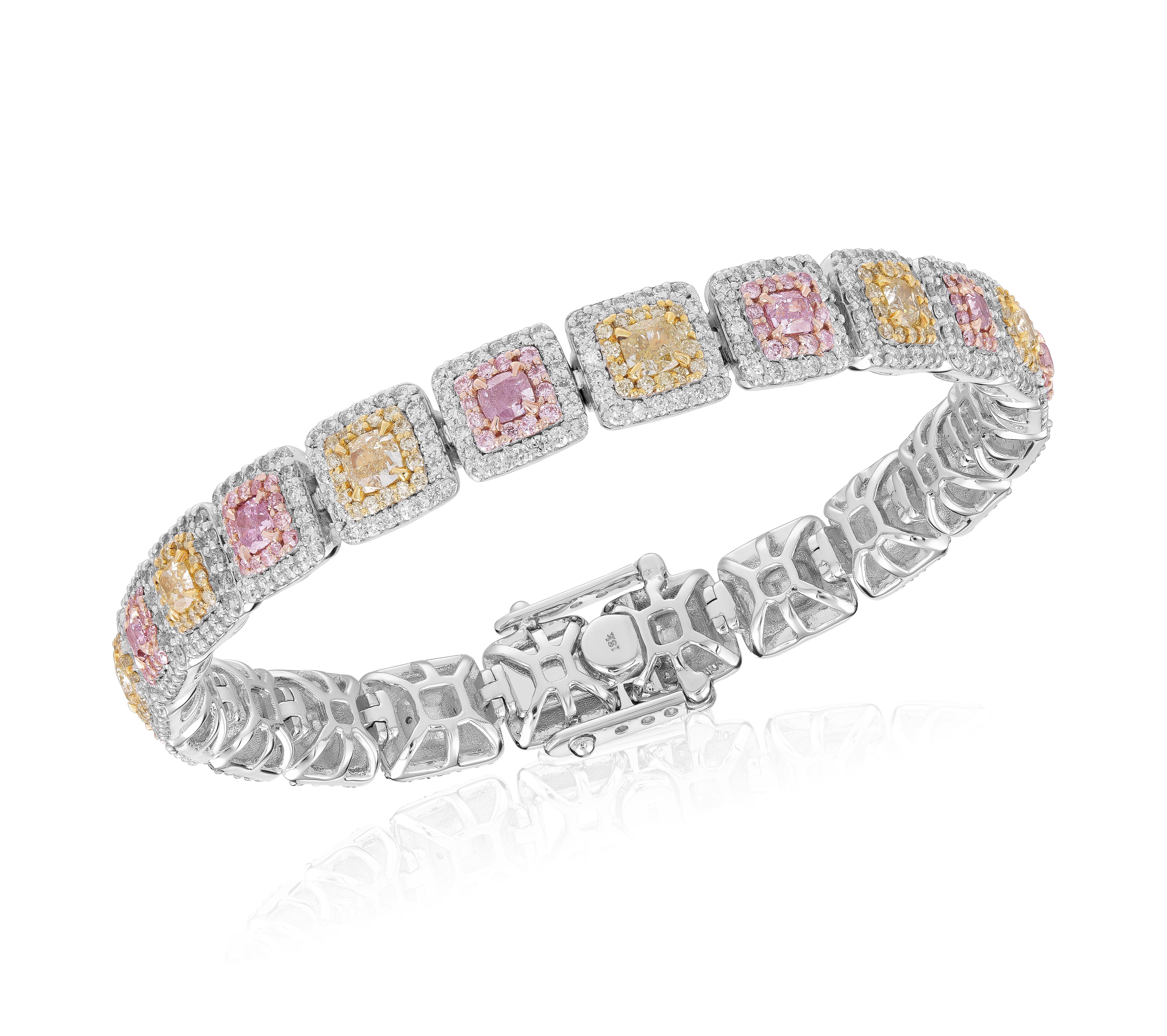 Fancy color Diamantarmband mit 22 Diamanten in der Mitte, 2,45 Karat gelbe und 1,30 Karat rosa Diamanten. Akzentuiert mit 391/4,30 ctw weißer Mäander, 120/1,00 ctw rosa Mäander und 132/0,94 ctw gelber Mäander. Fassung aus 18 Karat Rosé-, Gelb- und