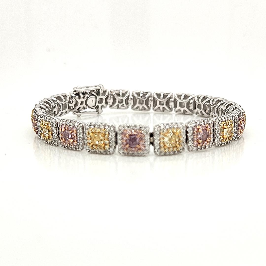 Gelbes und rosafarbenes Diamant-Halo-Tennisarmband, montiert in 18k Gold (Kissenschliff)