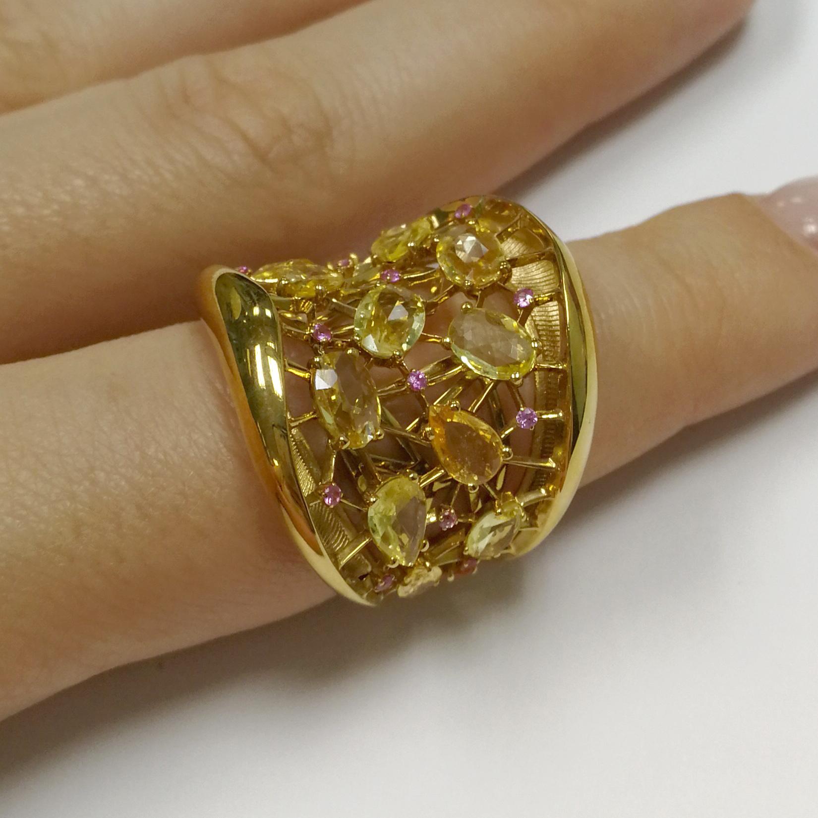 Yellow and Pink Sapphires 18 Karat Yellow Gold Splash Ring For Sale 1