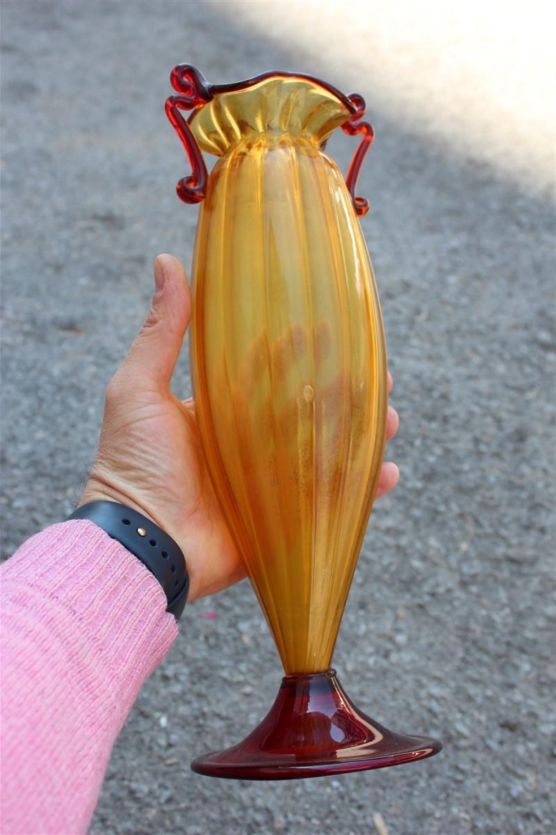 Vaso in vetro soffiato giallo e rosso di Murano 1950 Art Nouveau Design Italiano in vendita 3