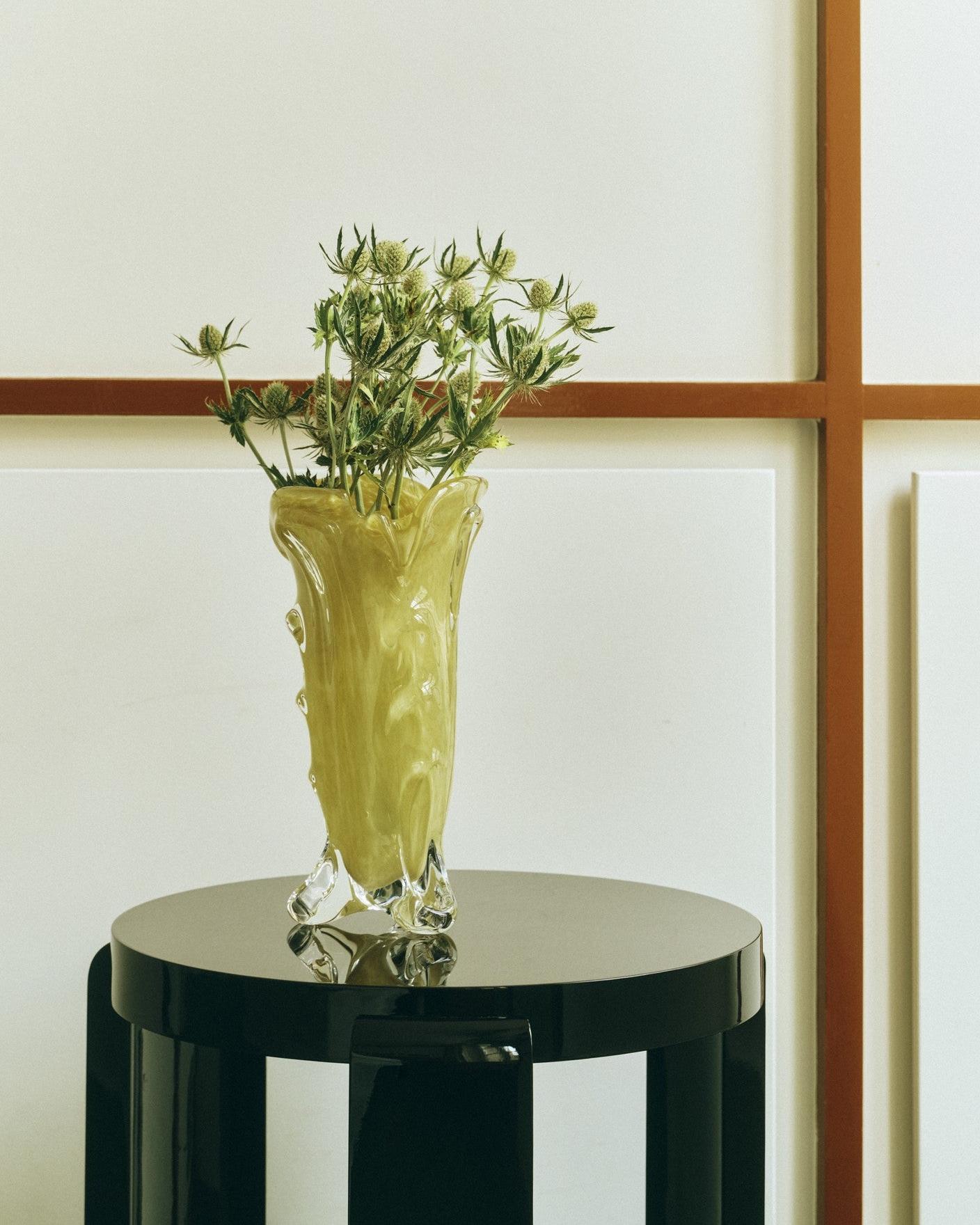 Yellow and transparent draped glass vase In New Condition For Sale In PARIS, FR
