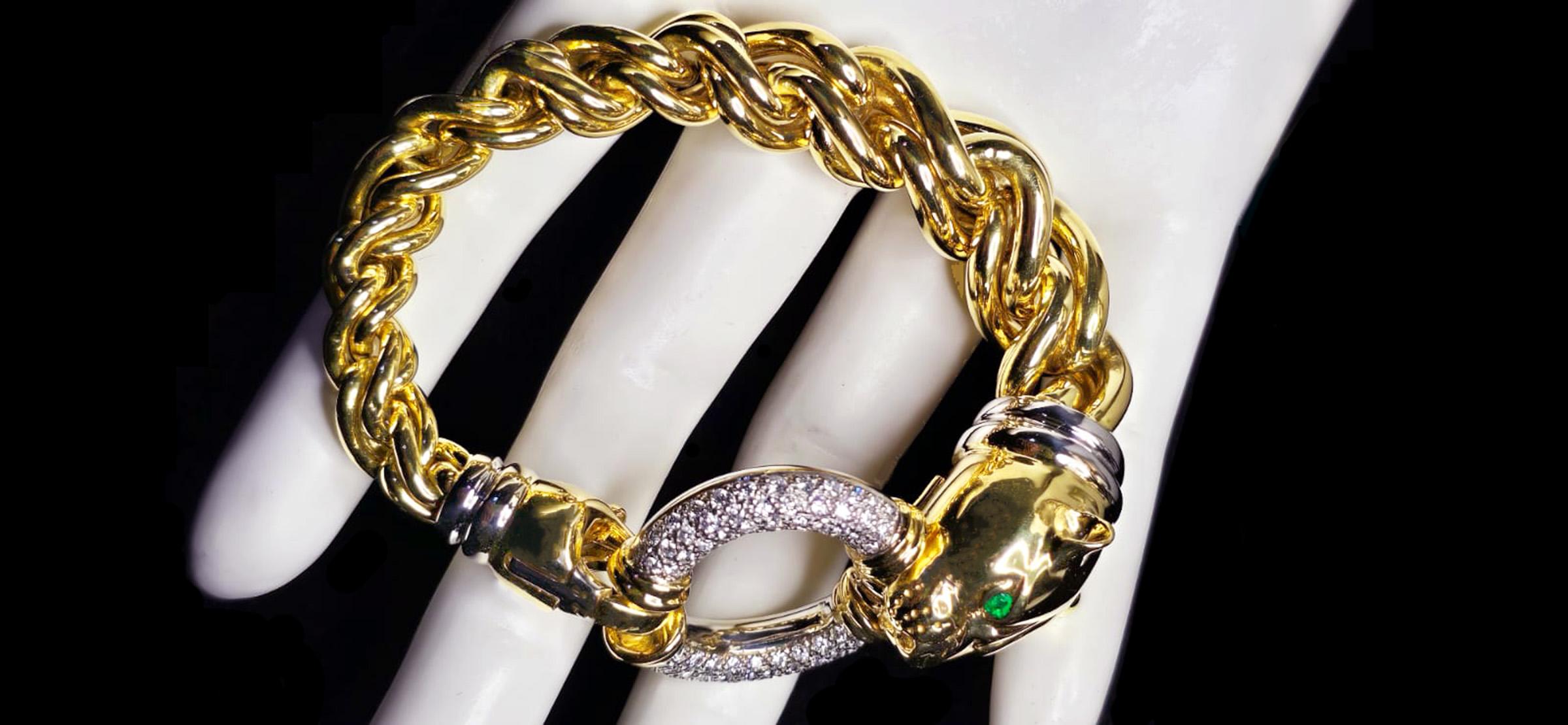 Women's or Men's Yellow and White 18k Golden Panther Diamond Limited Edition Chain Bracelet For Sale