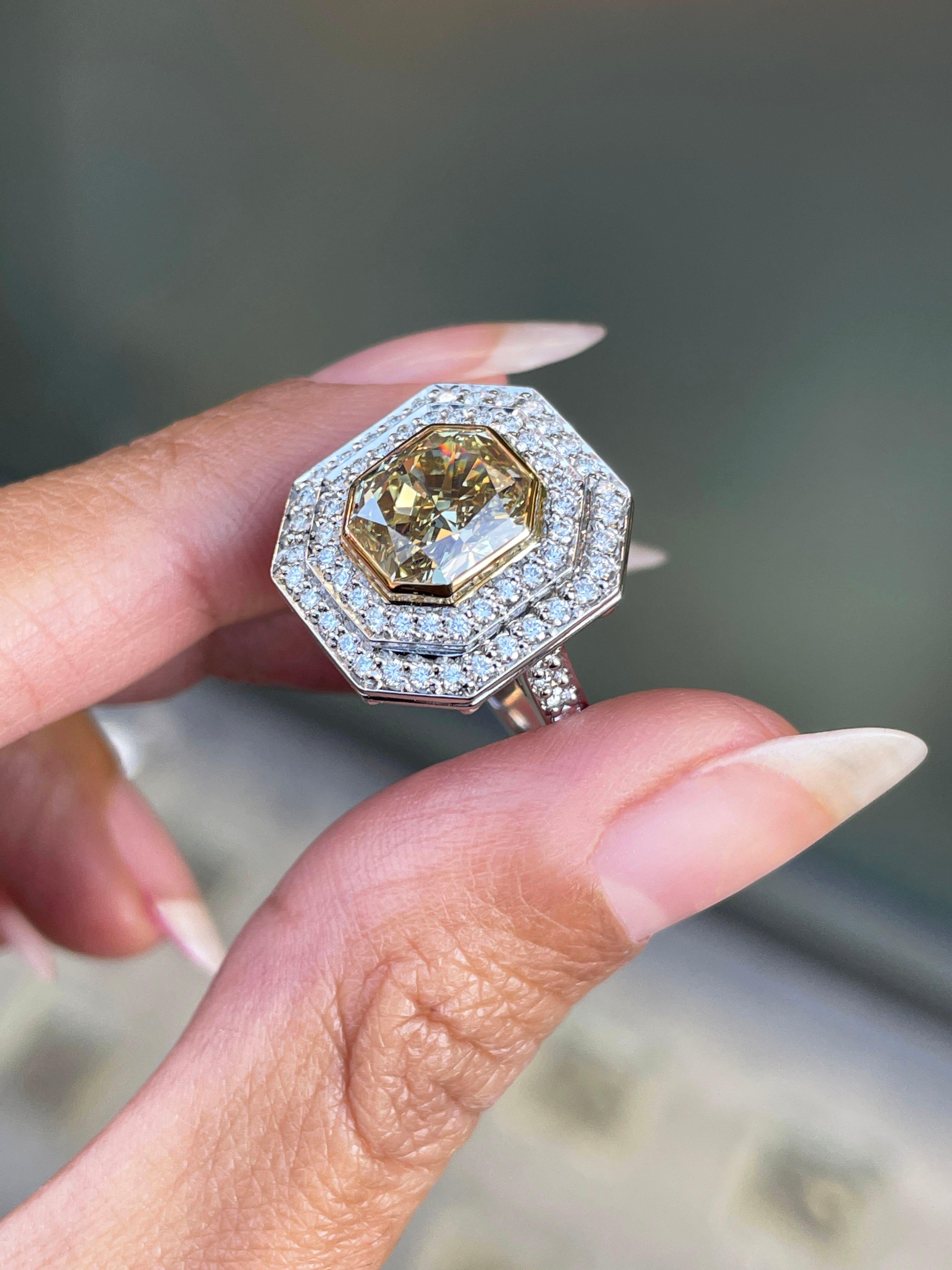 Achteckiger Doppel Halo-Cluster-Ring mit gelben und weißen Diamanten aus 18 Karat Gold und Platin Damen