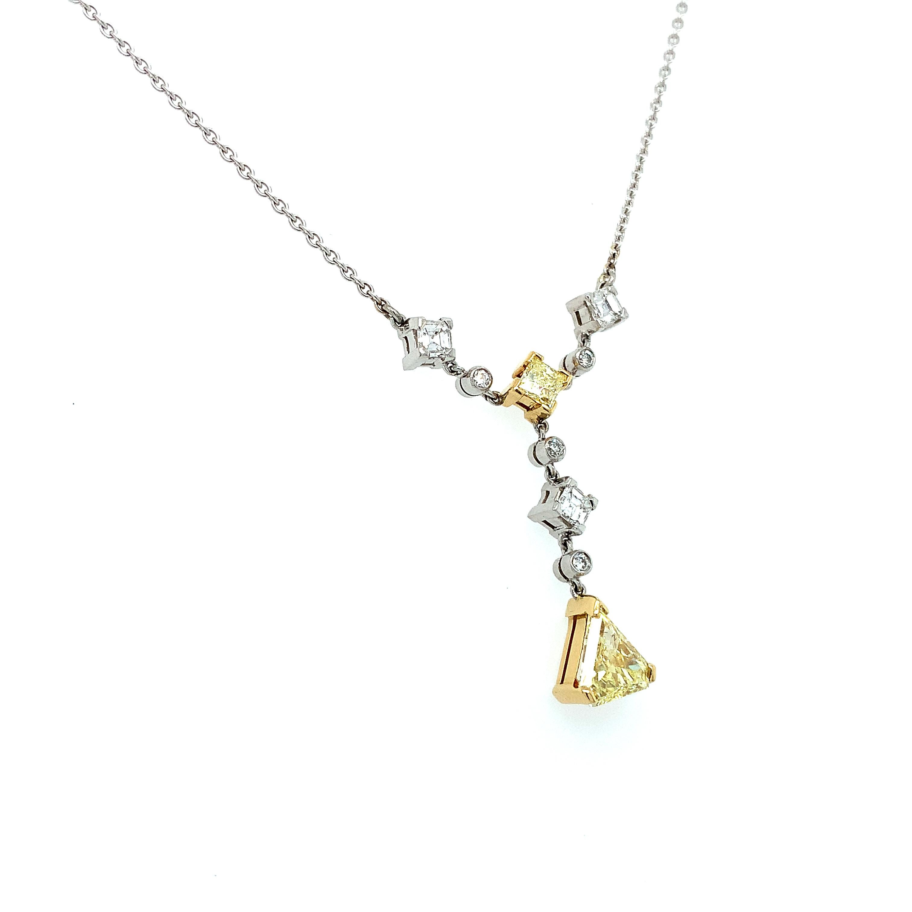 Yellow and white diamond art deco drop pendant 18k white gold In New Condition For Sale In London, GB