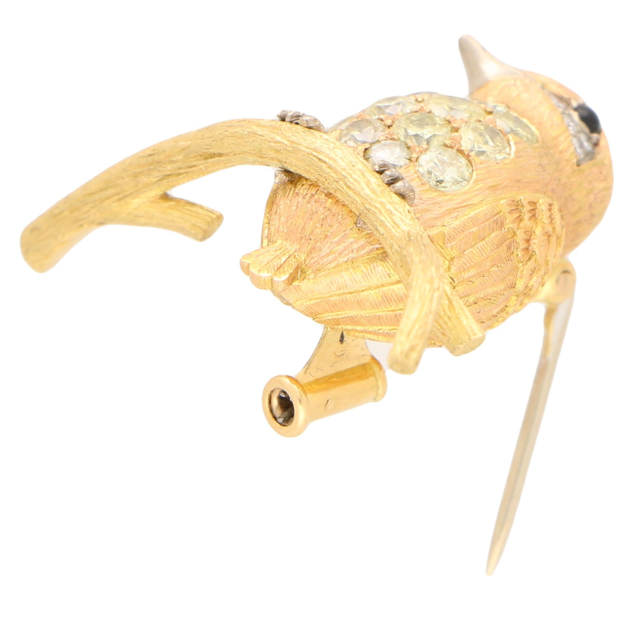 Yellow and White Diamond Bird Pin Brooch Set in 18 Karat Yellow and Rose Gold In Good Condition In London, GB
