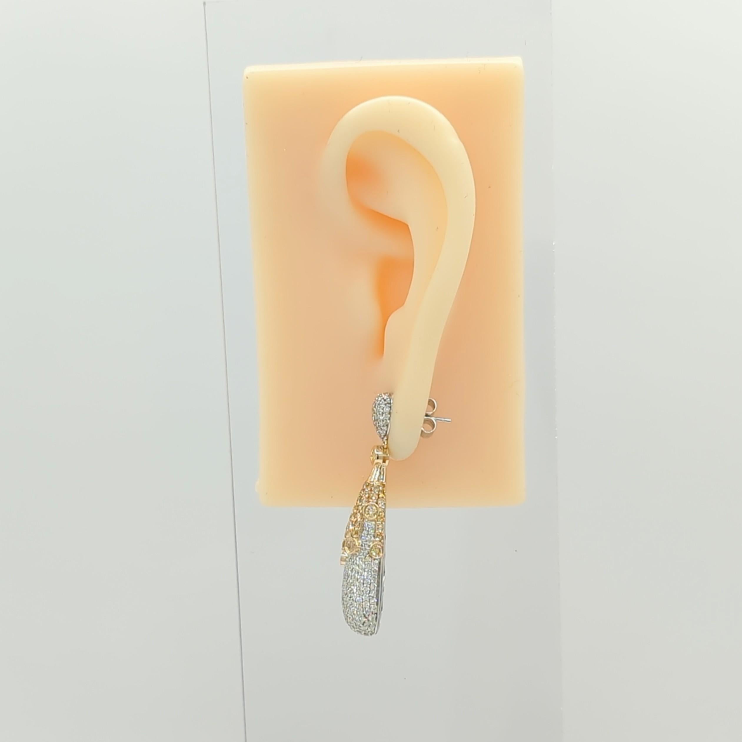 Gelbe und weiße Diamant-Ohrhänger aus 14K 2farbigem Gold mit Diamanten (Rundschliff) im Angebot