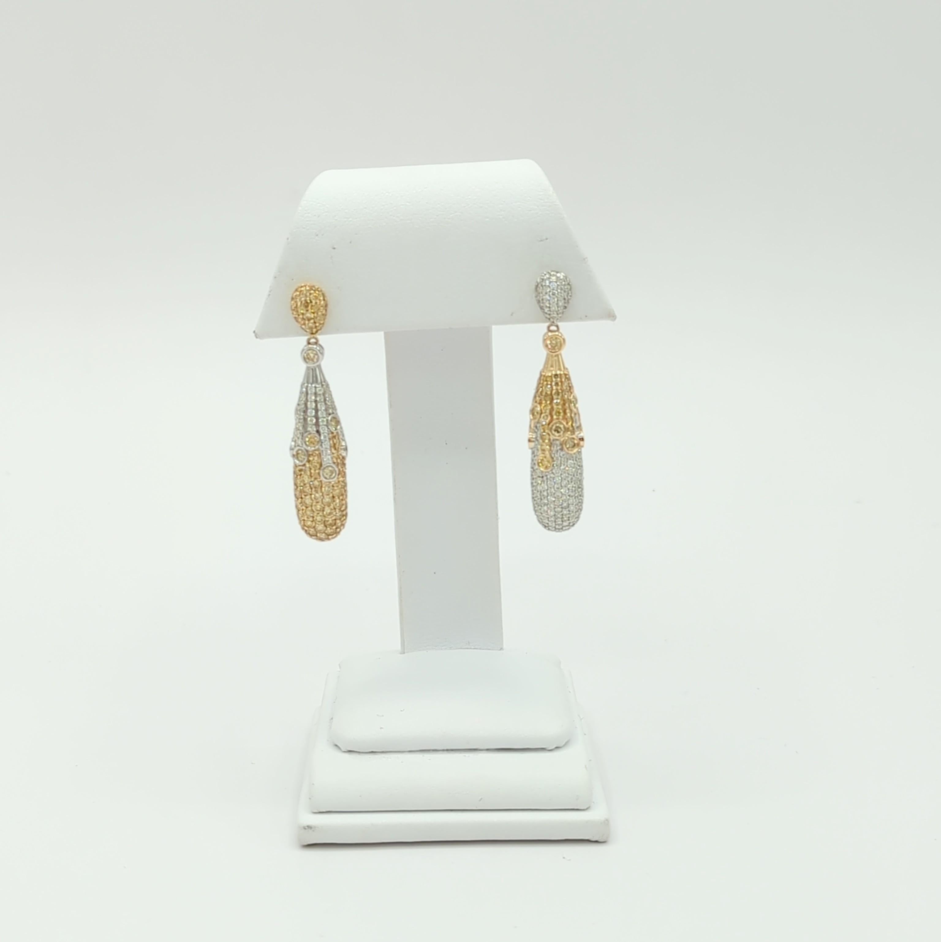 Yellow and White Diamond Dangle Earrings in 14K 2 Tone Gold In New Condition For Sale In Los Angeles, CA