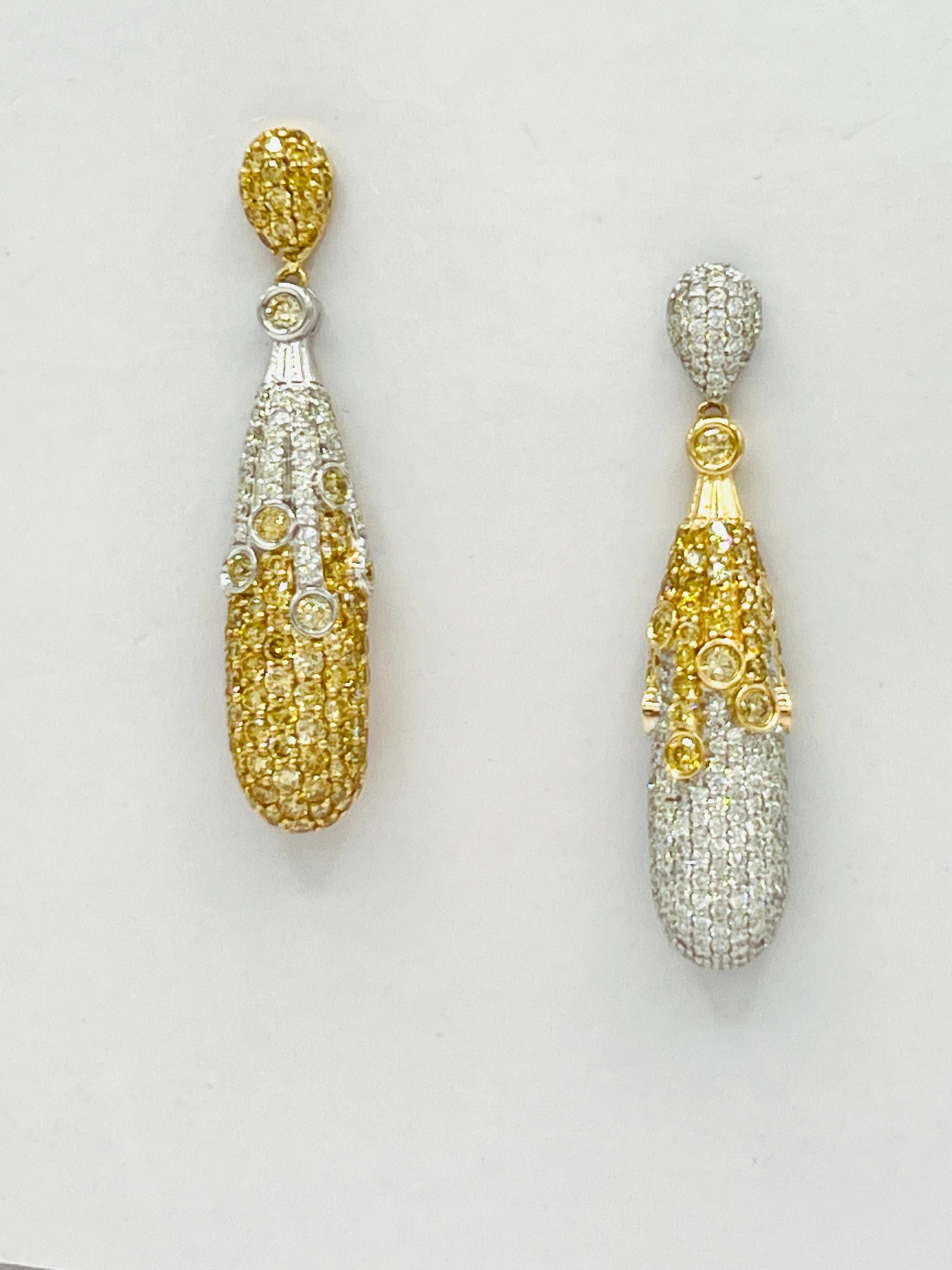 Women's or Men's Yellow and White Diamond Dangle Earrings in 14K 2 Tone Gold For Sale