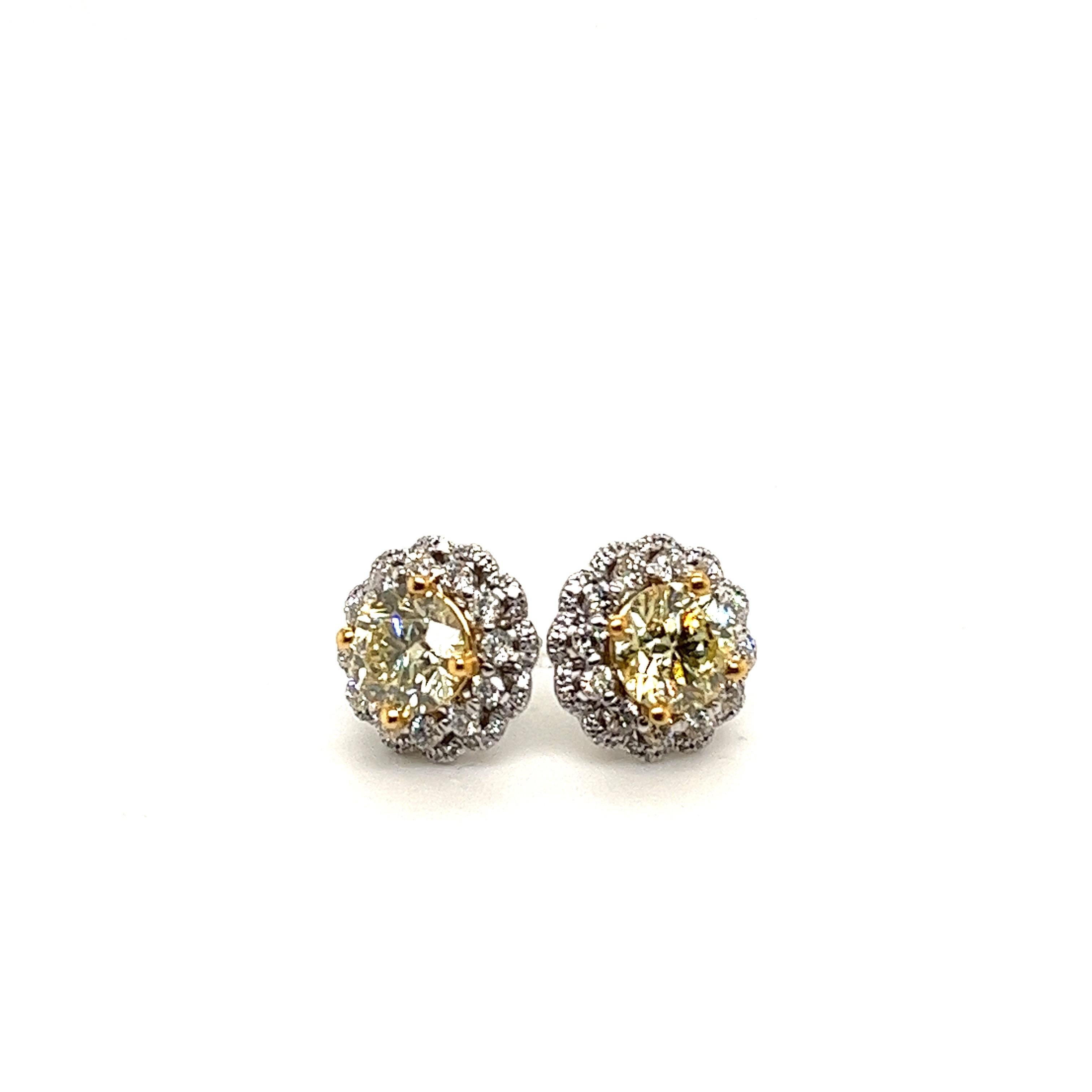 18K white and yellow gold suite
Earrings:
Two yellow Diamonds 3.04 cts total
0.81 cts white diamonds
Ring:
One yellow Diamond 2.00 cts
White diamonds 0.70 ct
