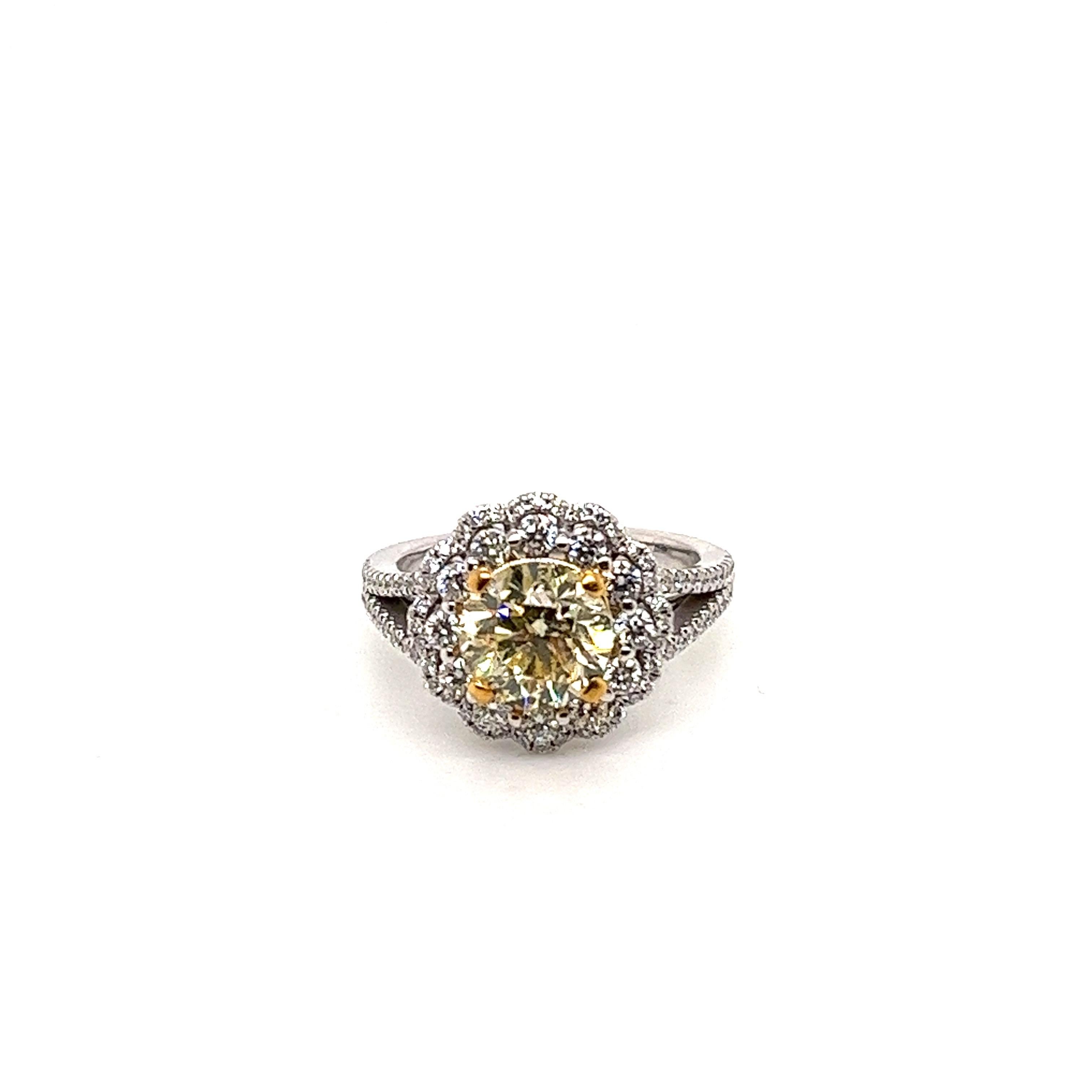 Gelber & Weißer Diamant-Ohrring und Ring Suite 6,55 Karat 18 Karat Gold  (Rundschliff)