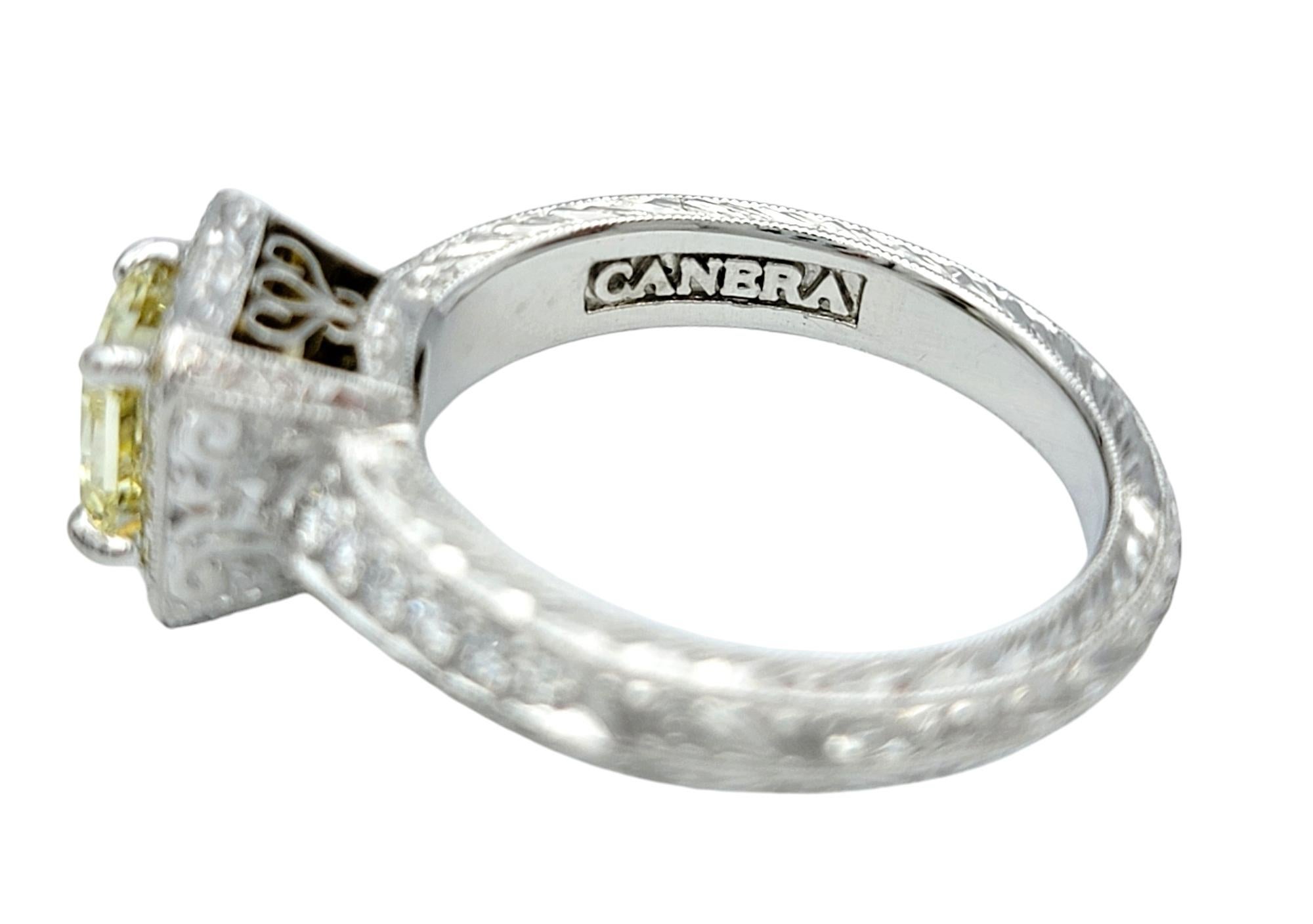 Verlobungsring aus poliertem Platin mit gelbem und weißem Diamanten im Halo-Stil im Zustand „Gut“ im Angebot in Scottsdale, AZ