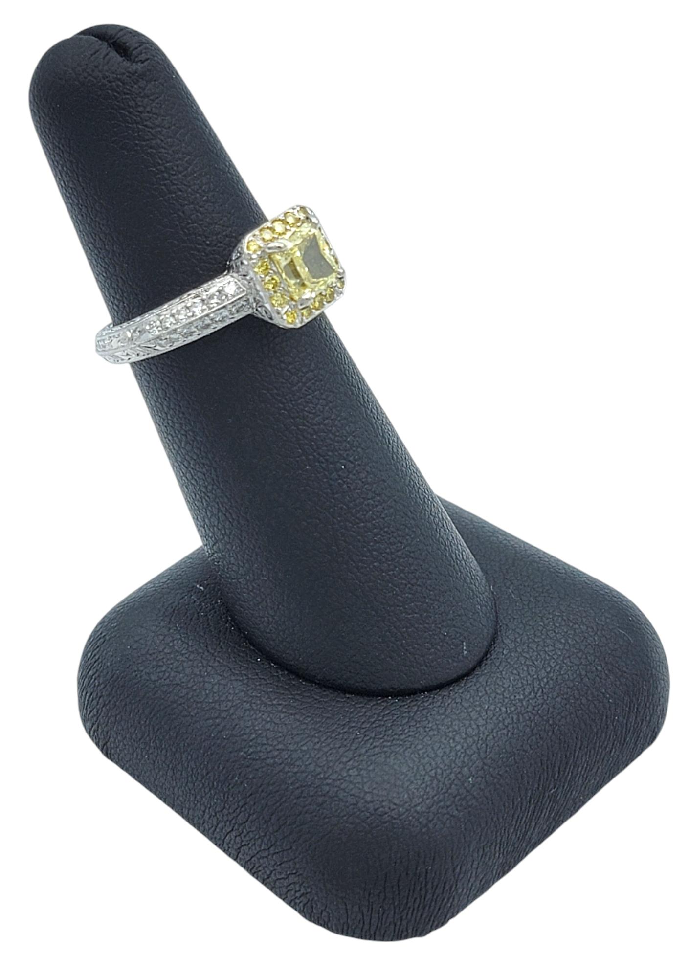 Verlobungsring aus poliertem Platin mit gelbem und weißem Diamanten im Halo-Stil im Angebot 3