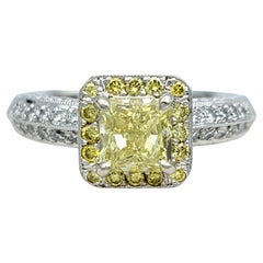 Verlobungsring aus poliertem Platin mit gelbem und weißem Diamanten im Halo-Stil