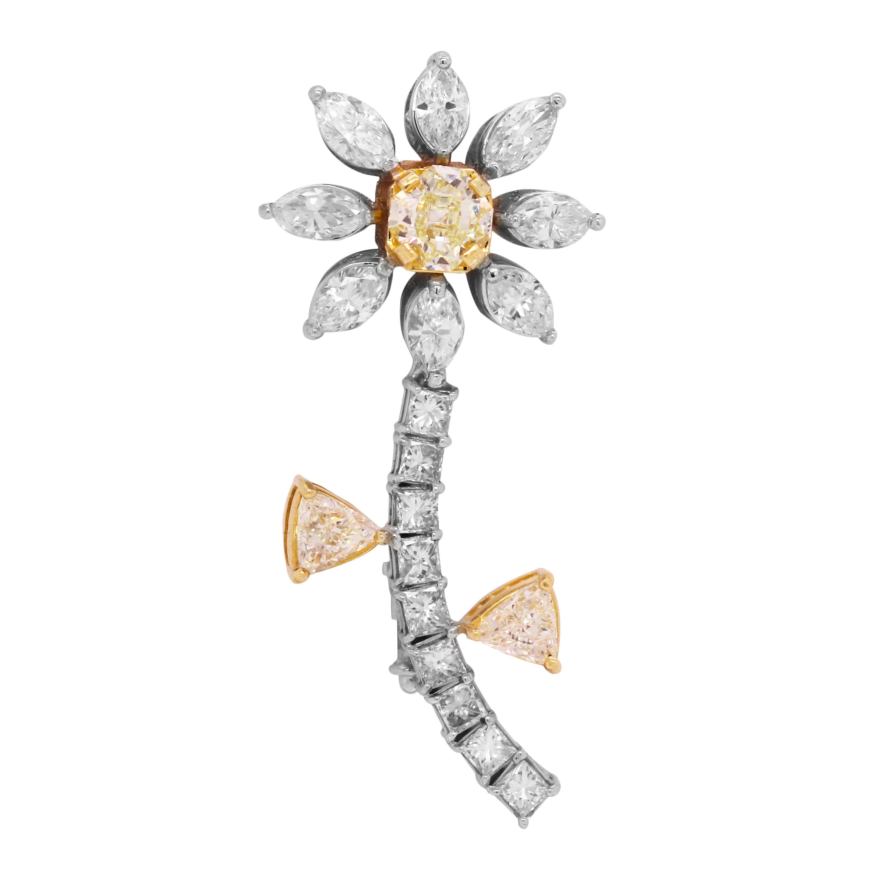 Palmenbrosche mit gelben und weißen Diamanten und Diamanten im Phantasieschliff (Marquiseschliff) im Angebot