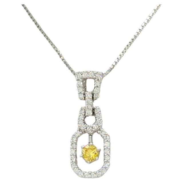 White Diamond Floral Pendant Necklace in 18K White Gold For Sale at 1stDibs