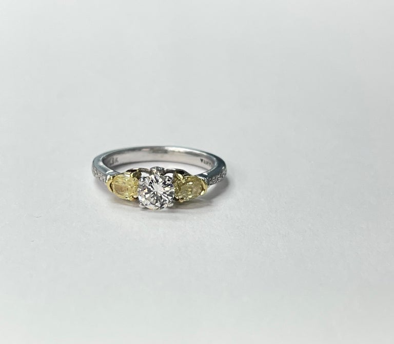 Yellow and White Diamond Three Stone Ring in 18k Gold For Sale at 1stDibs