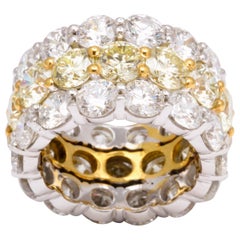 Anillo ancho de diamantes amarillos y blancos