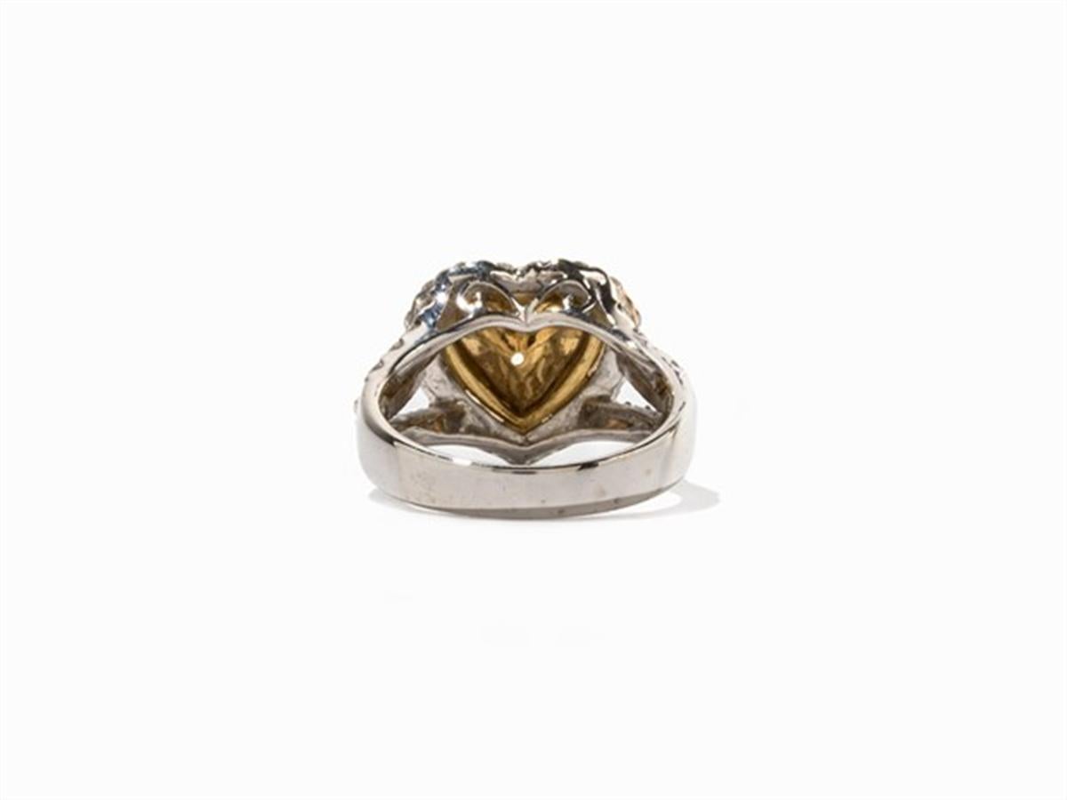 Yellow and White Diamonds Heart Ring, 750 White Gold In Excellent Condition In Bad Kissingen, DE