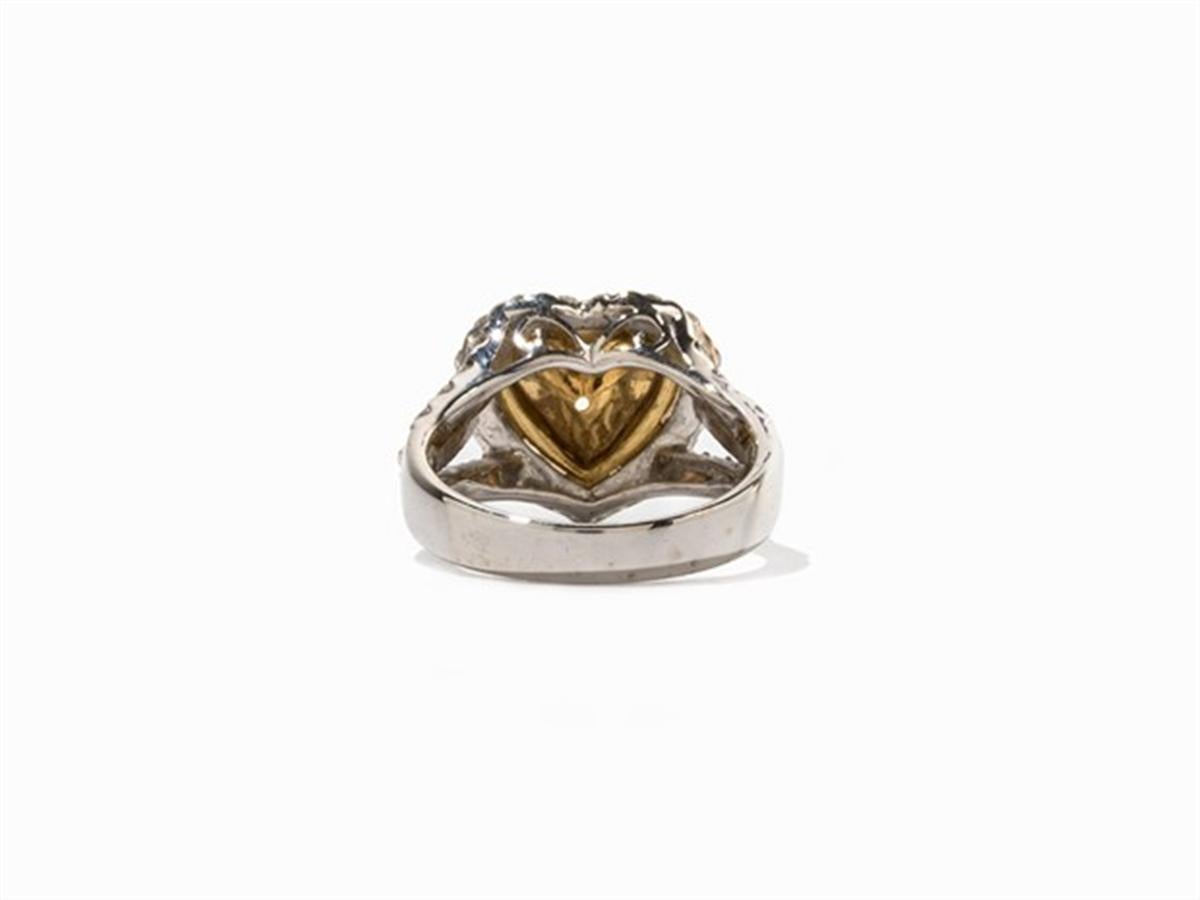 Heart Cut more unusual yellow 1, 42 ct diamond-heart ring 18k gold For Sale