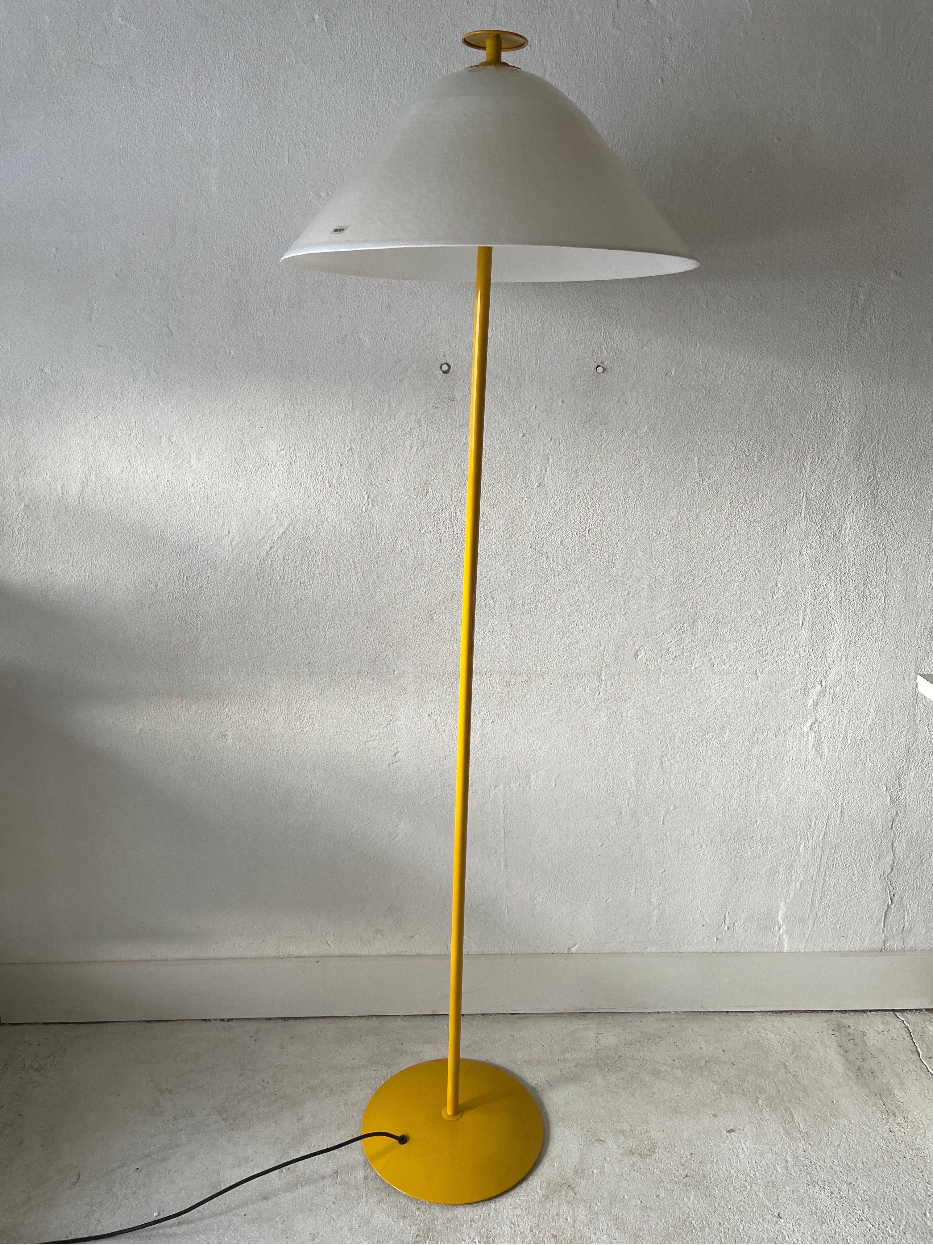 Yellow and white glass shade floor lamp by VeArt, 1970s, Italy
Very heavy and large glass shade

Lamp is in very good vintage condition.


This lamp works with E27 light bulb. 
Wired and suitable to use with 220V and 110V for all