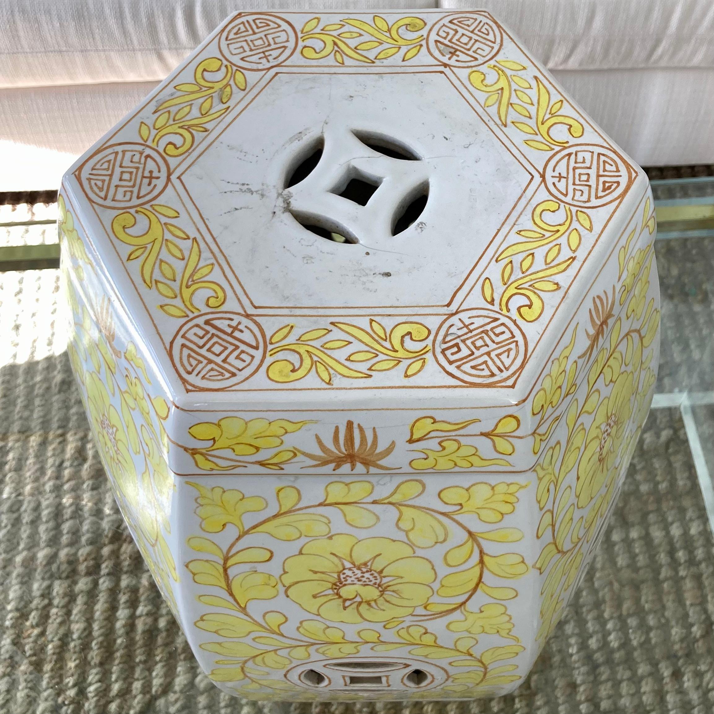 Yellow and White Glazed Ceramic Garden Seat In Good Condition For Sale In Los Angeles, CA