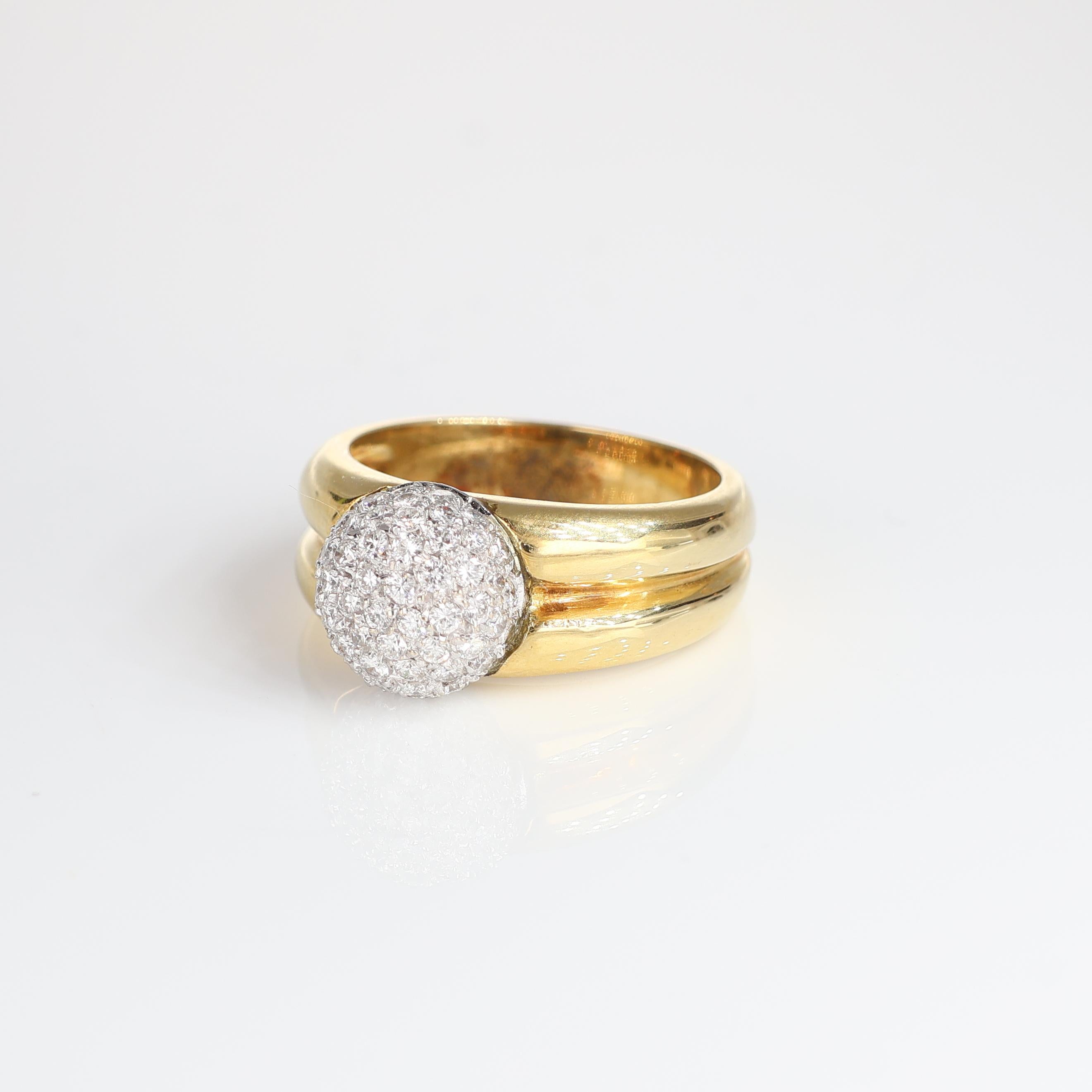Taille brillant Bague Vintage en or jaune et blanc avec dôme en diamant pavé 0,88 carats en vente