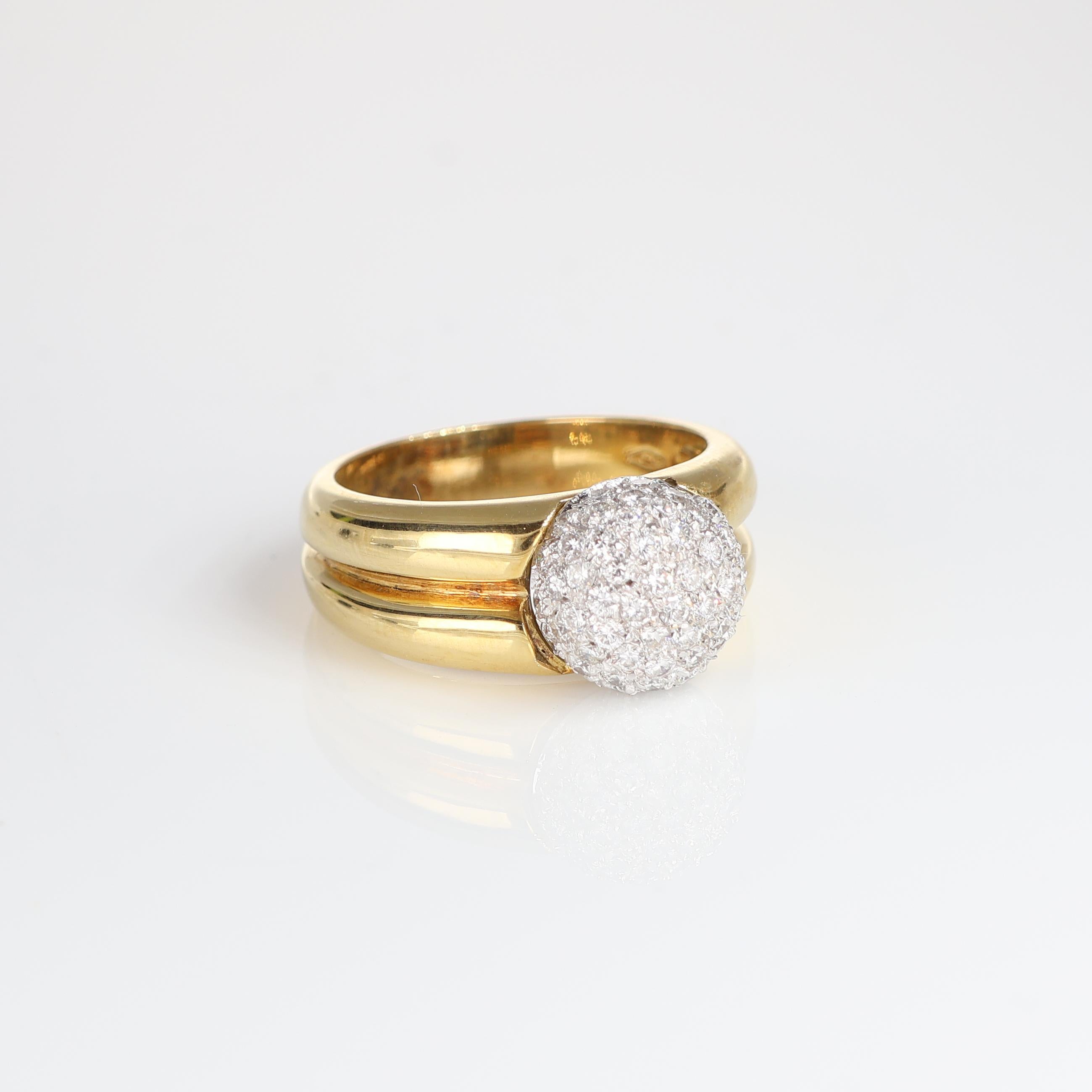 Bague Vintage en or jaune et blanc avec dôme en diamant pavé 0,88 carats Neuf - En vente à Bergamo, BG