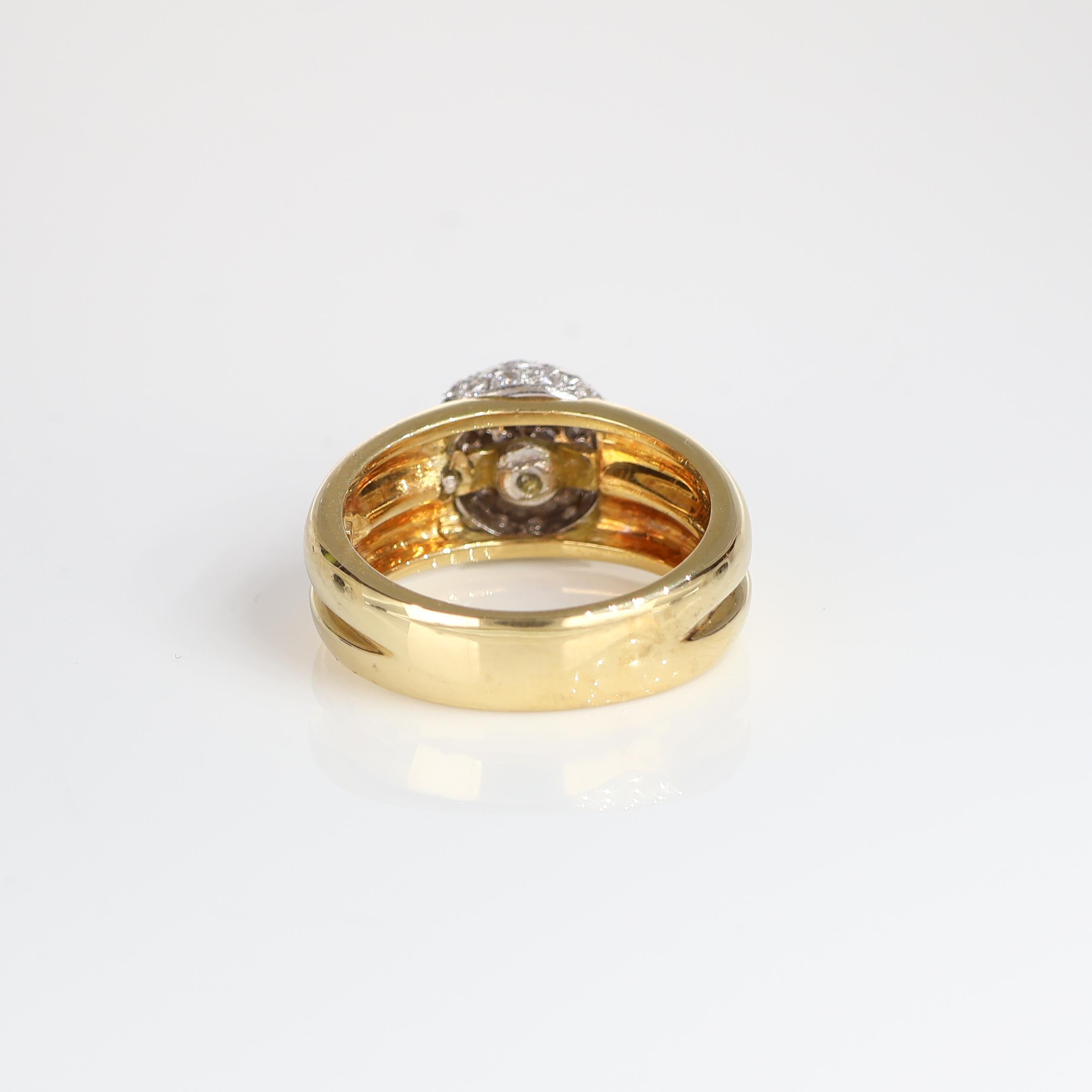 Bague Vintage en or jaune et blanc avec dôme en diamant pavé 0,88 carats Unisexe en vente