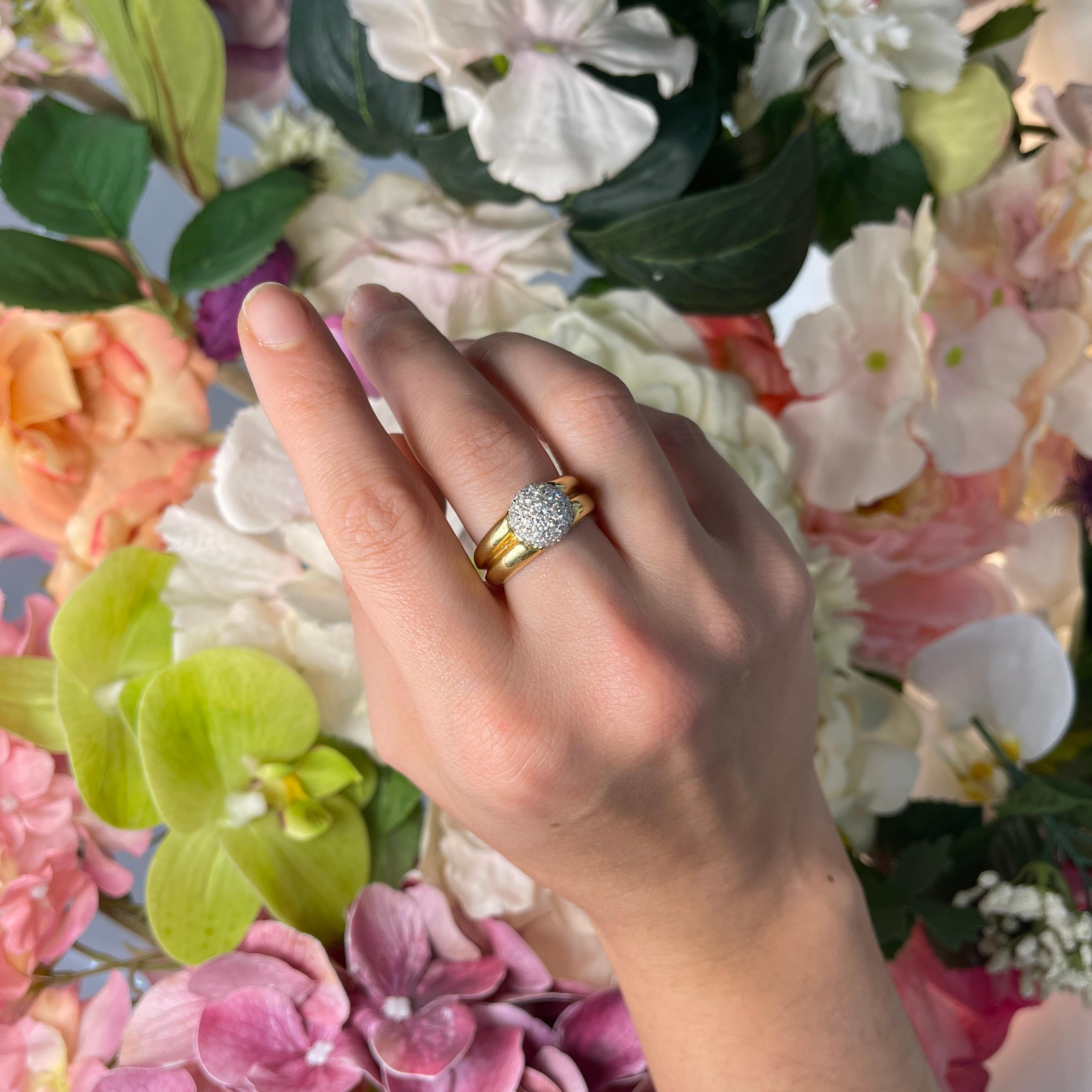 Bague Vintage en or jaune et blanc avec dôme en diamant pavé 0,88 carats en vente 2