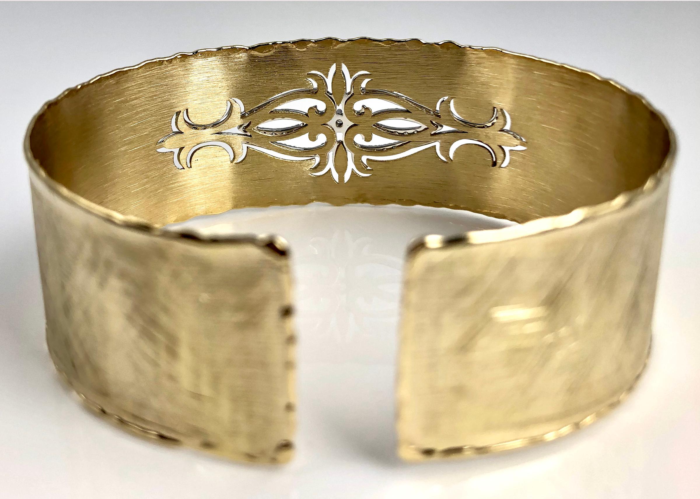 DiamondTown Yellow and White Gold Rustic Bangle with .83 Carat Diamond Accent (Rundschliff)